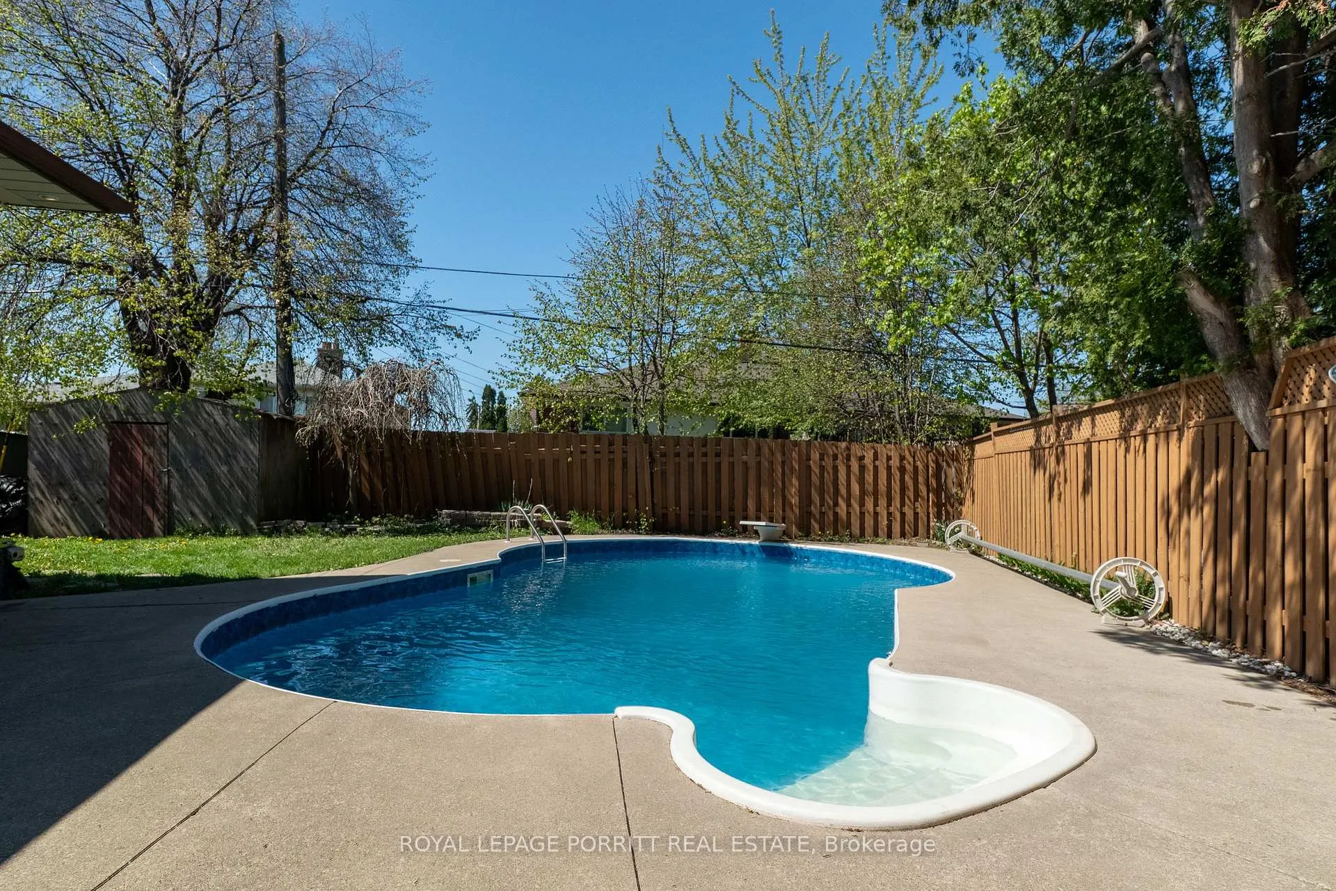 Photo 36 of 14 Albion Crescent, Brampton, Avondale — HOMEH