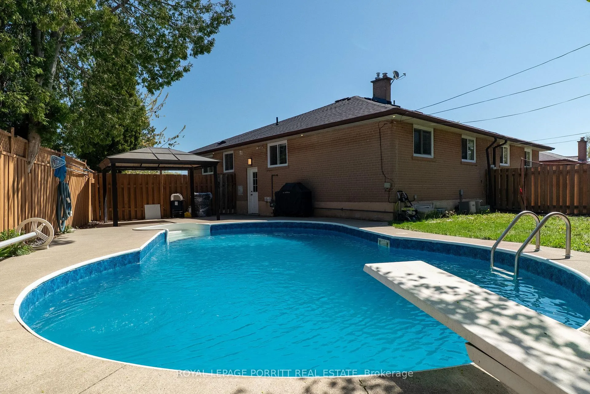 Photo 38 of 14 Albion Crescent, Brampton, Avondale — HOMEH