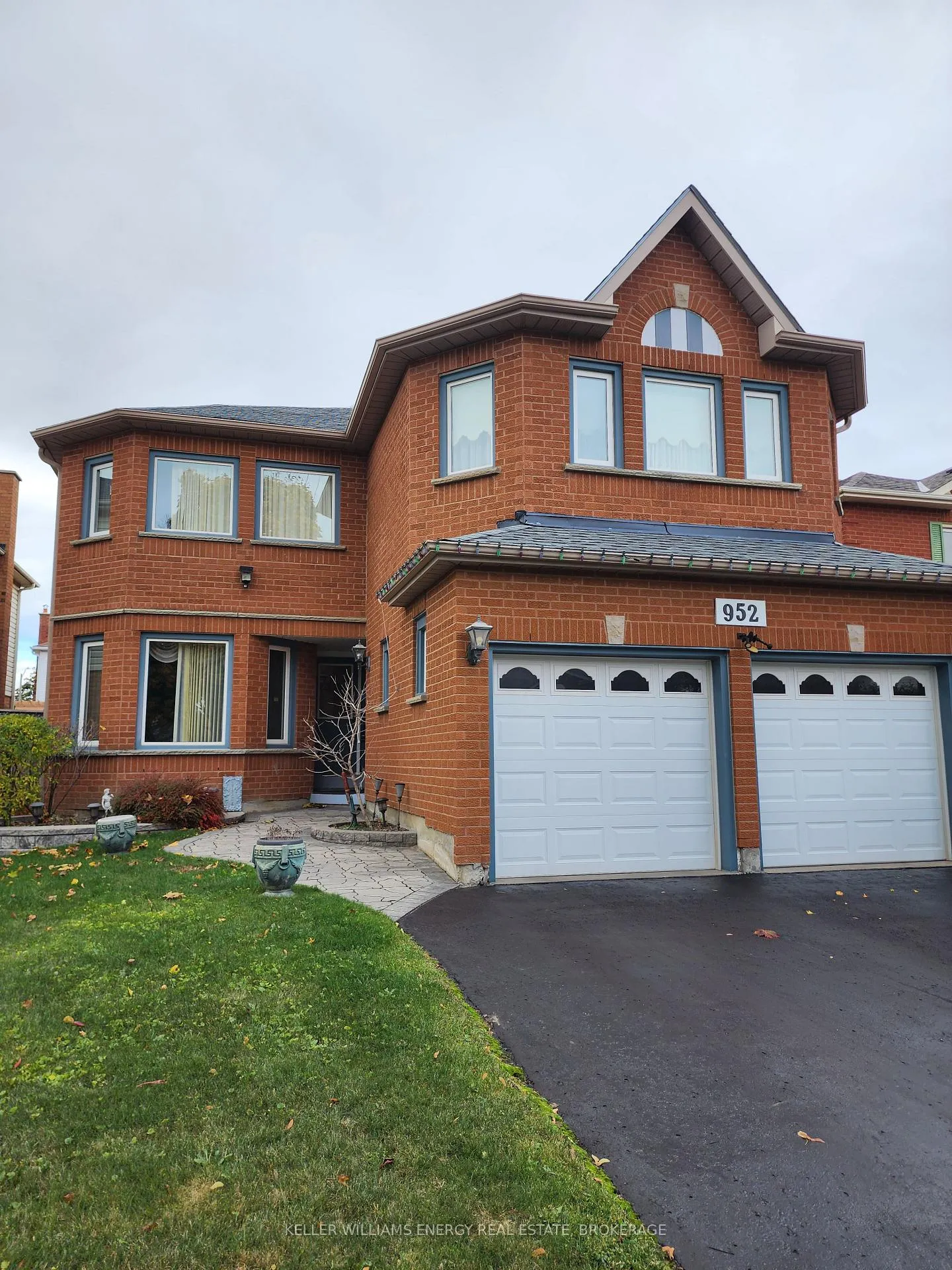 Photo 1 of 952 Sandcliff Drive, Oshawa, Pinecrest — HOMEH