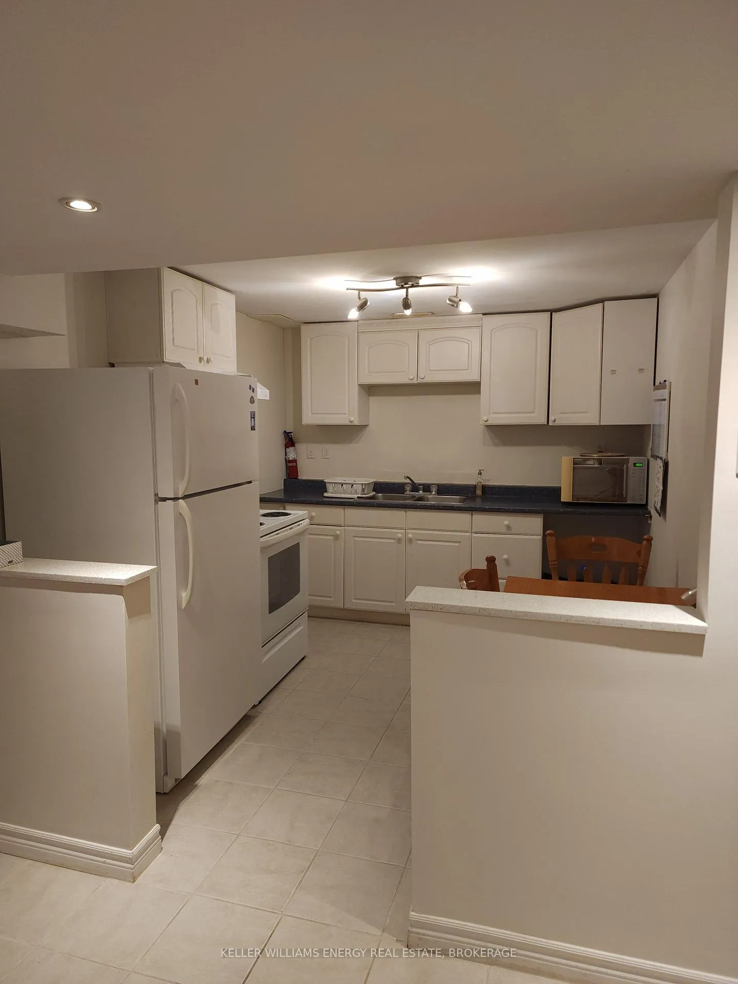 Photo 2 of 952 Sandcliff Drive, Oshawa, Pinecrest — HOMEH