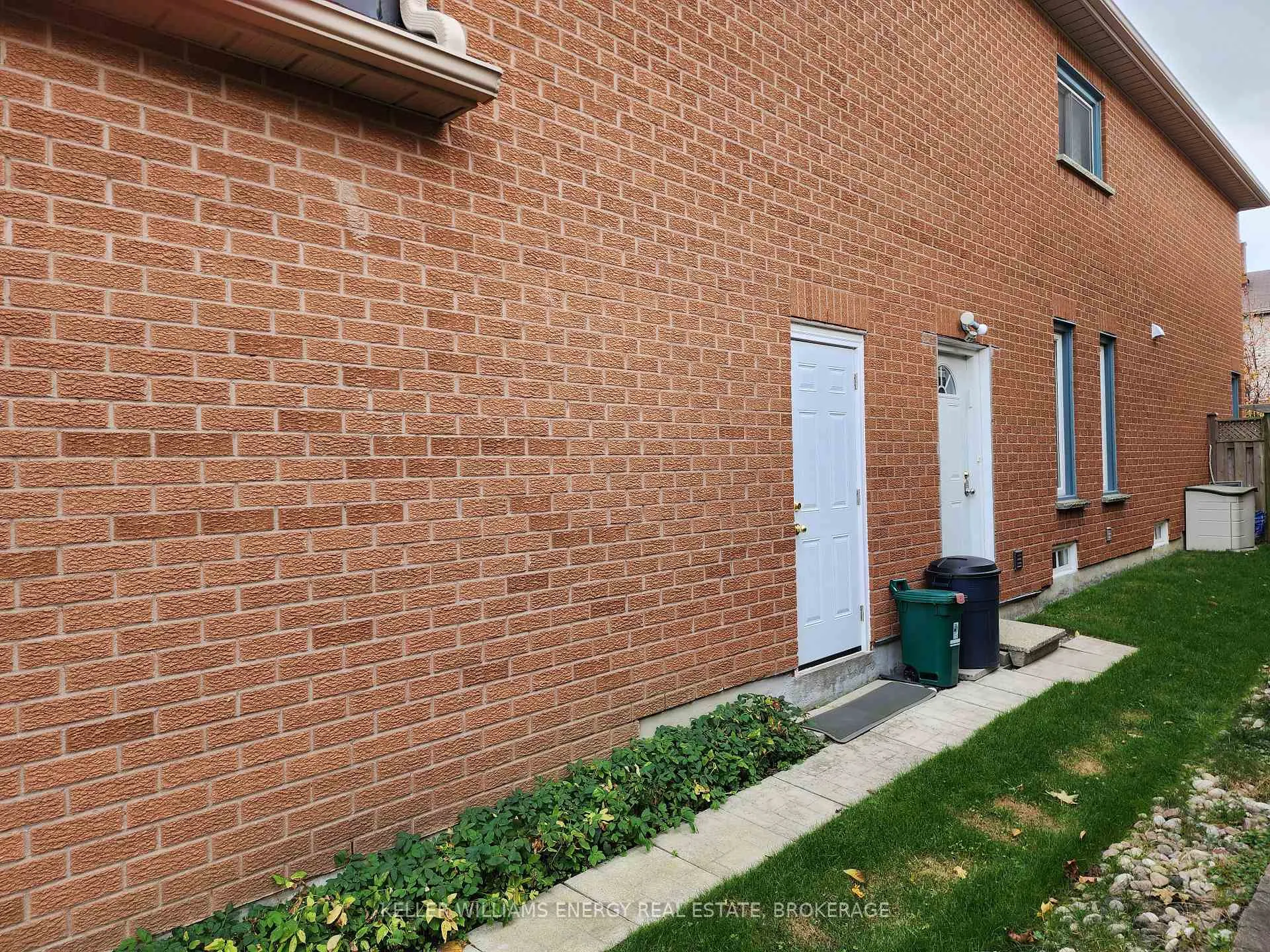 Photo 9 of 952 Sandcliff Drive, Oshawa, Pinecrest — HOMEH