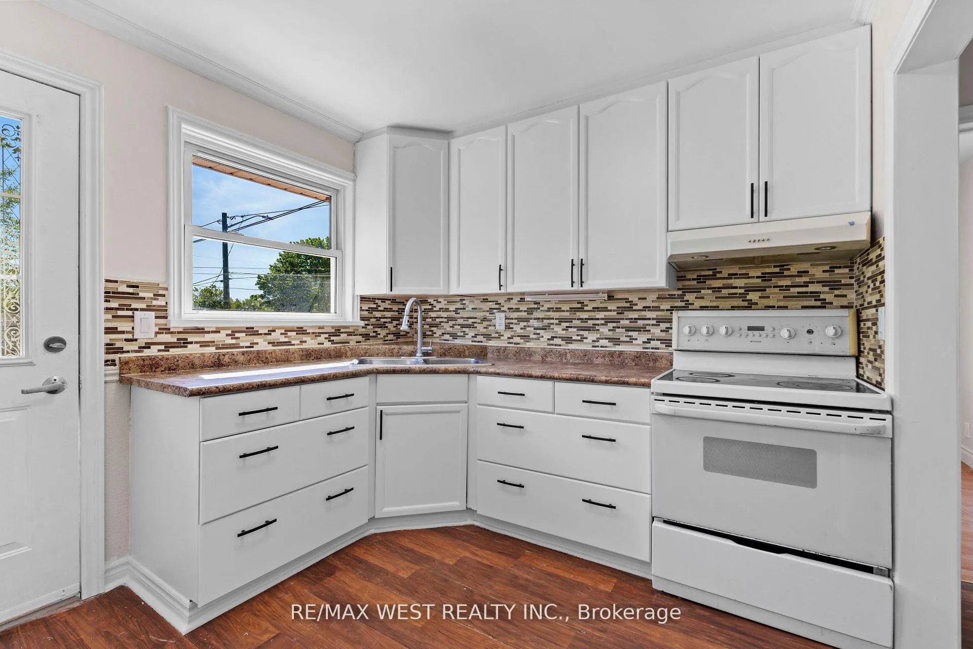Photo 6 of 145 First Avenue, Kingston, East of Sir John A. Blvd — HOMEH