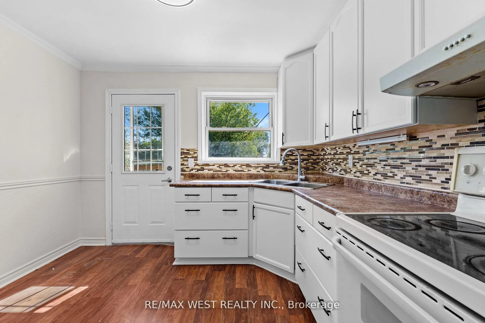 Photo 7 of 145 First Avenue, Kingston, East of Sir John A. Blvd — HOMEH