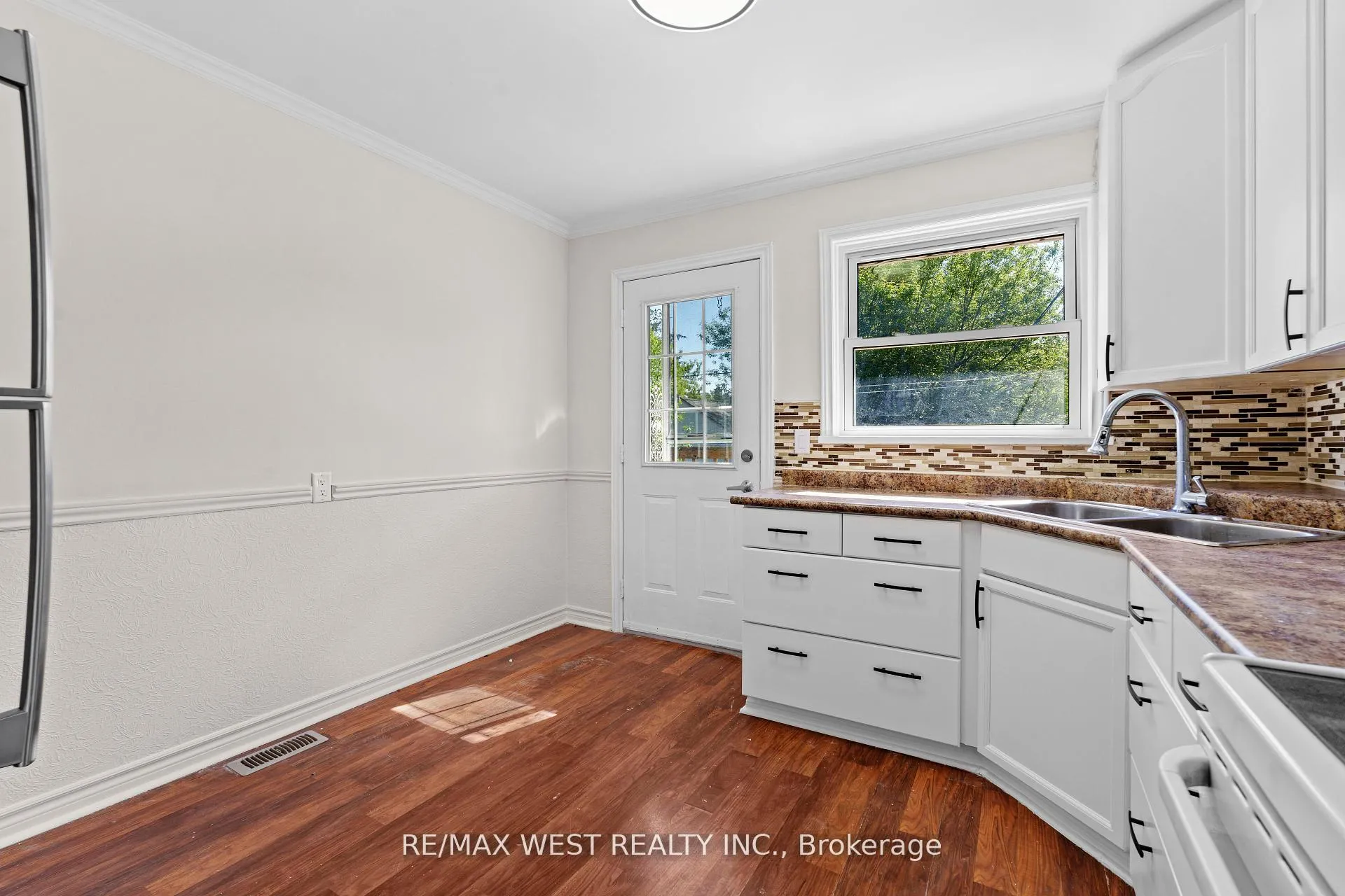 Photo 8 of 145 First Avenue, Kingston, East of Sir John A. Blvd — HOMEH