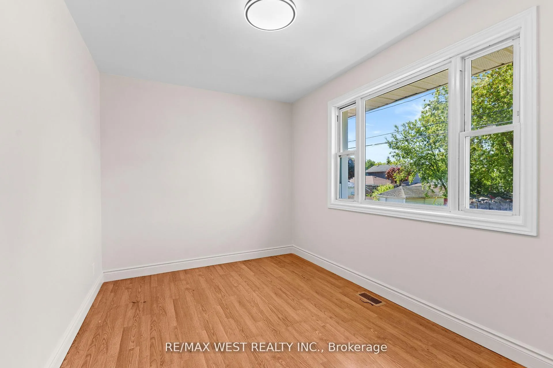 Photo 10 of 145 First Avenue, Kingston, East of Sir John A. Blvd — HOMEH