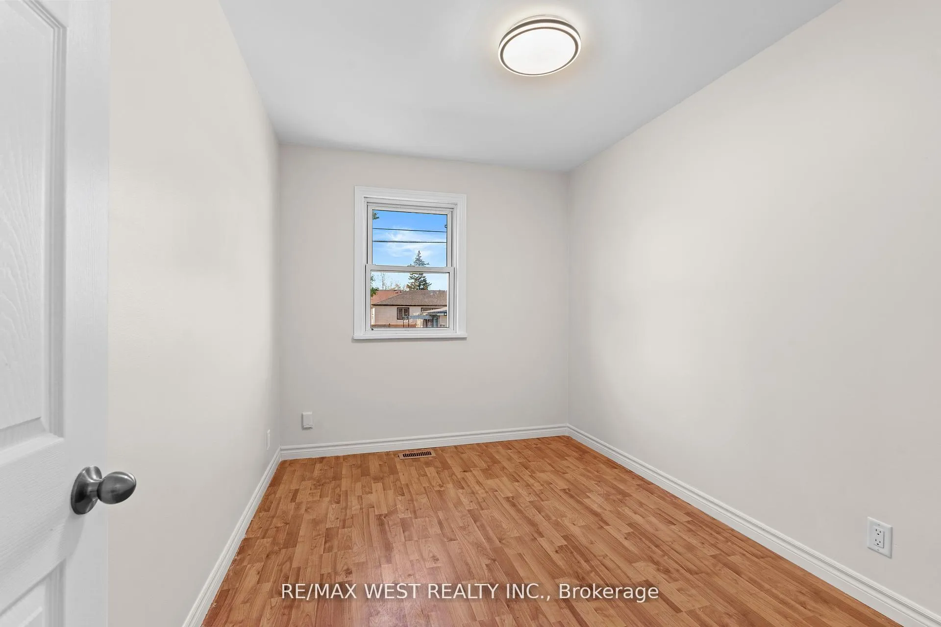 Photo 13 of 145 First Avenue, Kingston, East of Sir John A. Blvd — HOMEH
