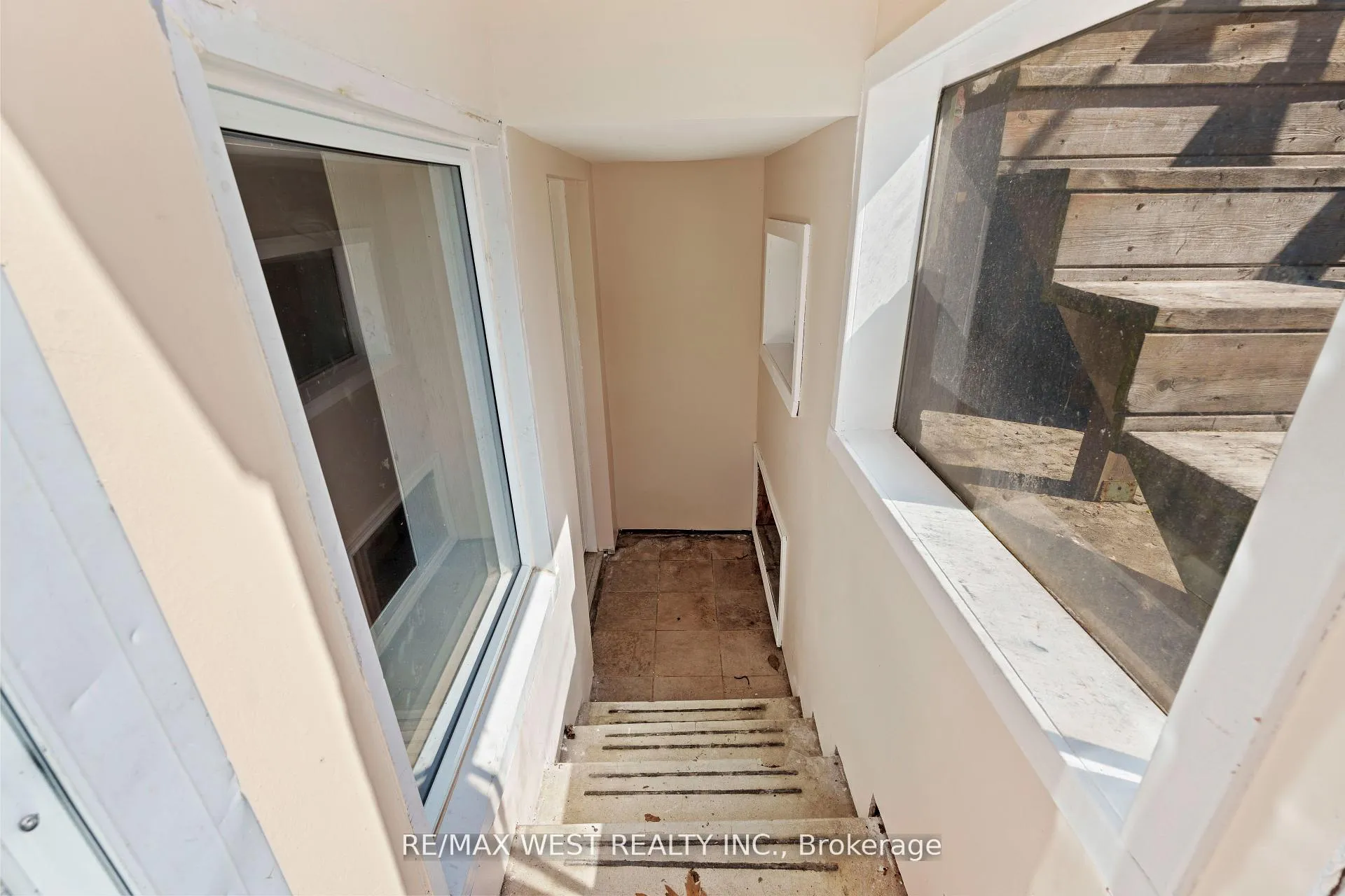 Photo 21 of 145 First Avenue, Kingston, East of Sir John A. Blvd — HOMEH