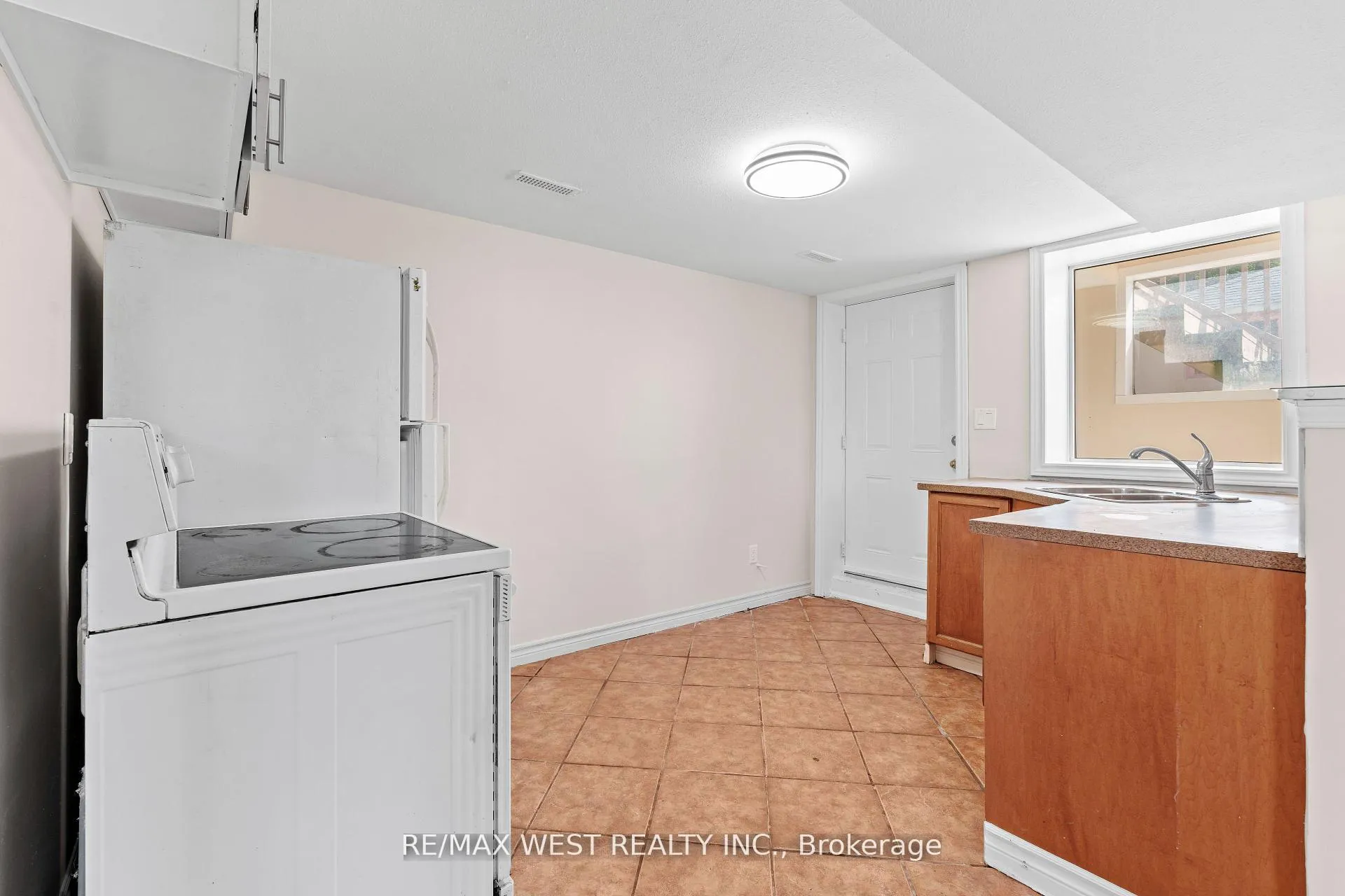 Photo 25 of 145 First Avenue, Kingston, East of Sir John A. Blvd — HOMEH