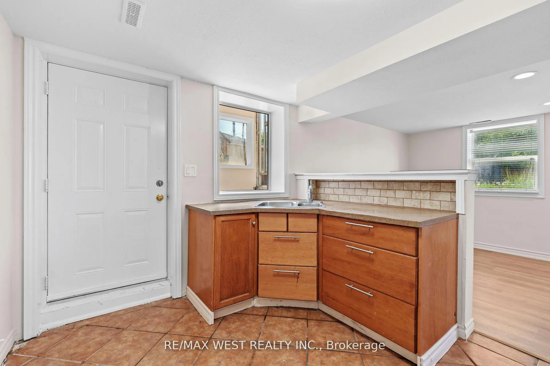 Photo 26 of 145 First Avenue, Kingston, East of Sir John A. Blvd — HOMEH