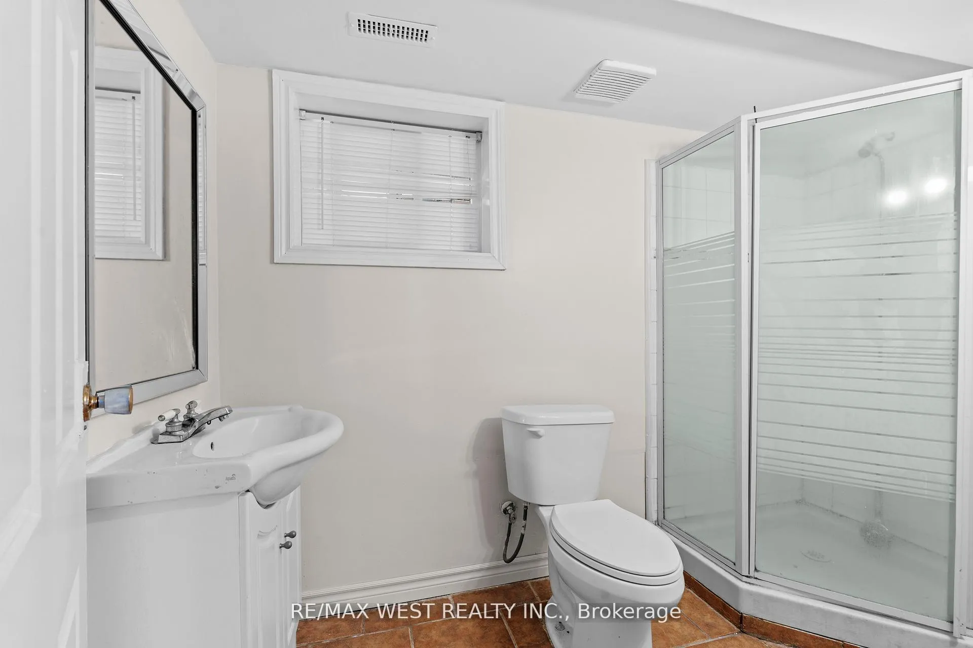 Photo 33 of 145 First Avenue, Kingston, East of Sir John A. Blvd — HOMEH