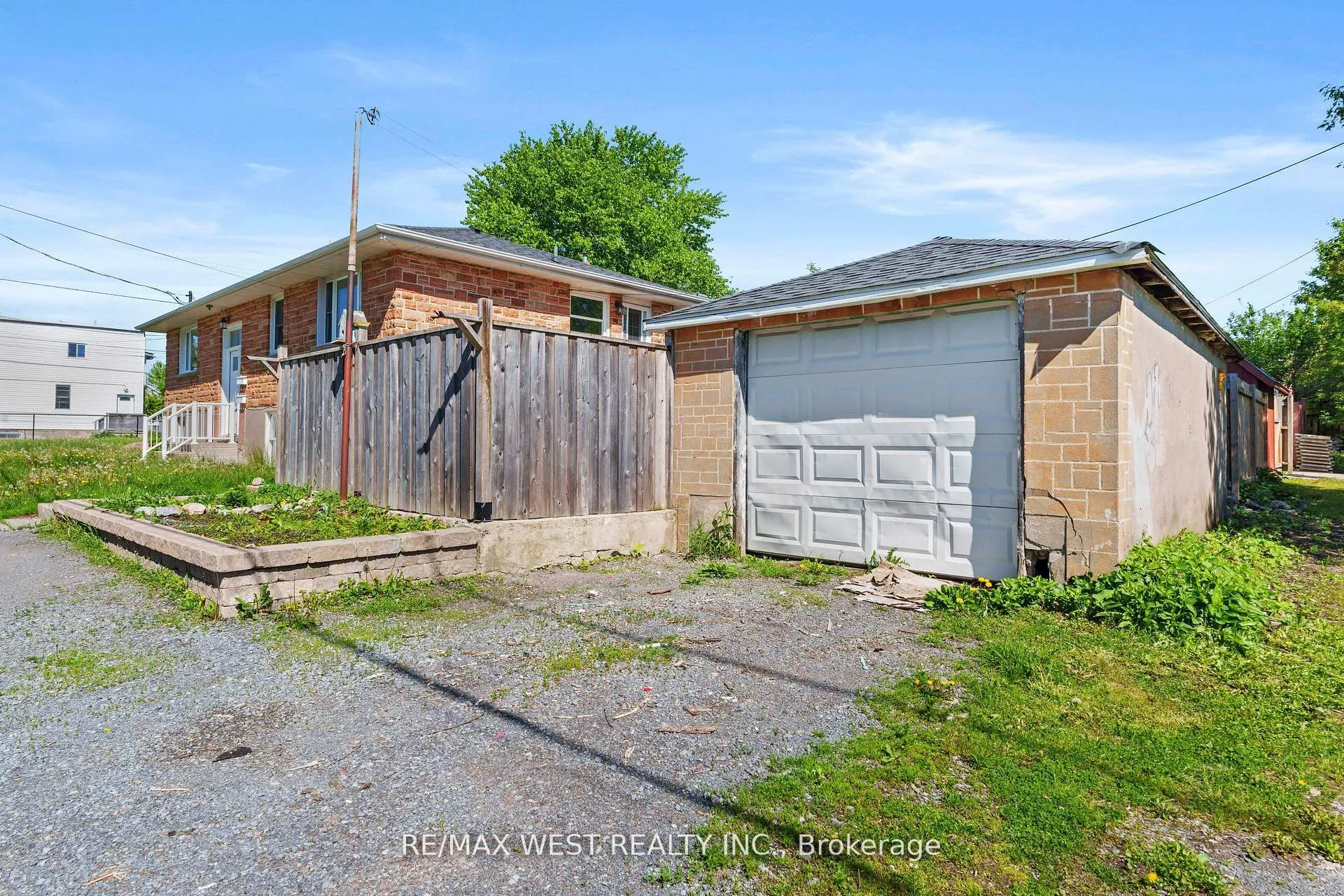 Photo 37 of 145 First Avenue, Kingston, East of Sir John A. Blvd — HOMEH