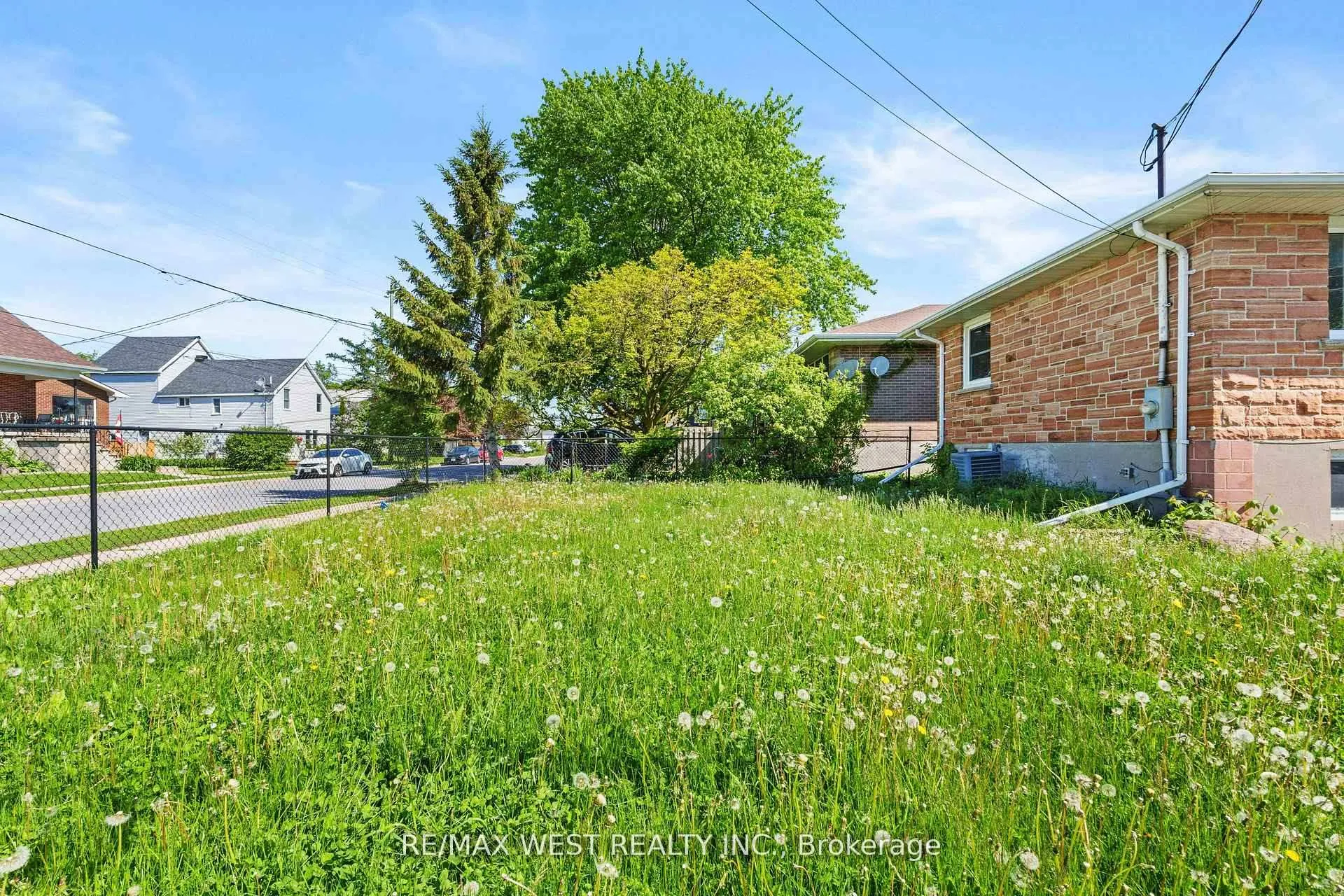 Photo 39 of 145 First Avenue, Kingston, East of Sir John A. Blvd — HOMEH