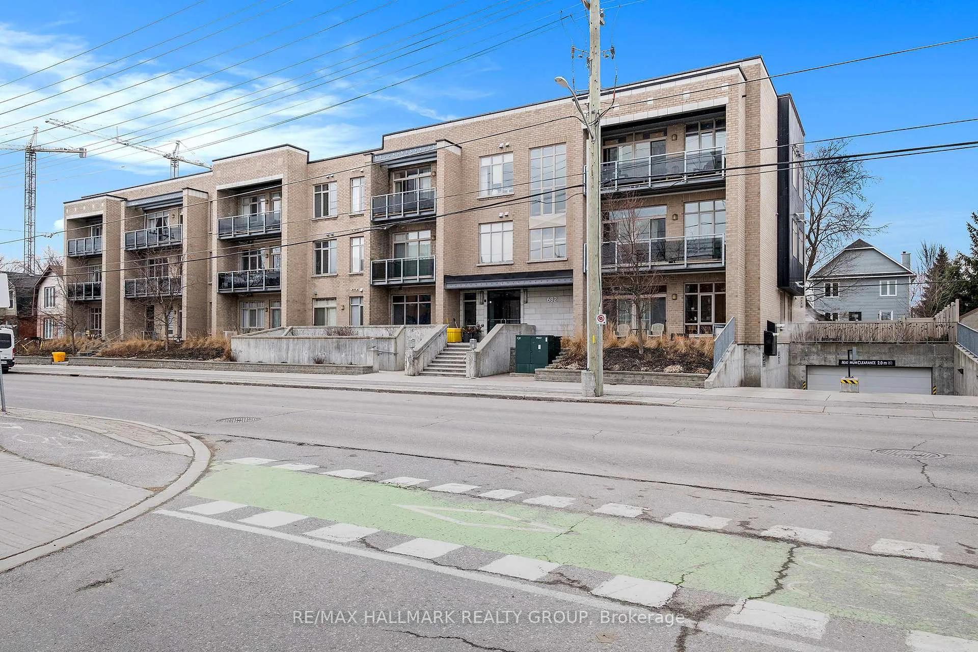 Front of Unit 207, 682 Churchill Avenue N