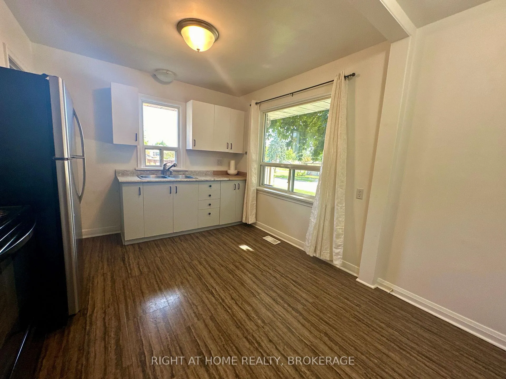 Photo 5 of 15 Cornell Avenue, Kitchener — HOMEH
