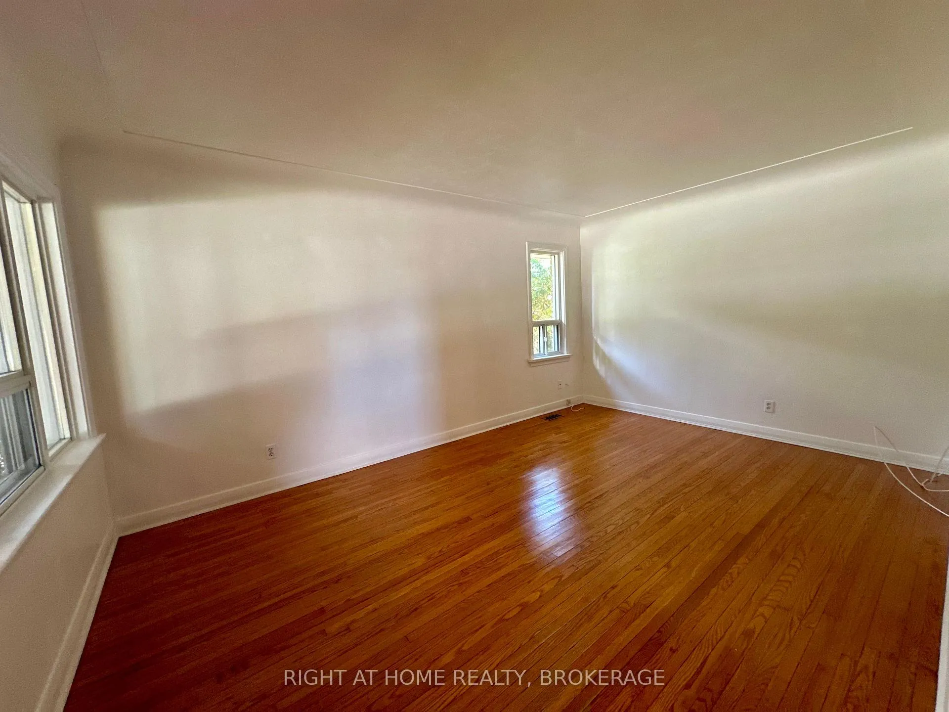 Photo 7 of 15 Cornell Avenue, Kitchener — HOMEH