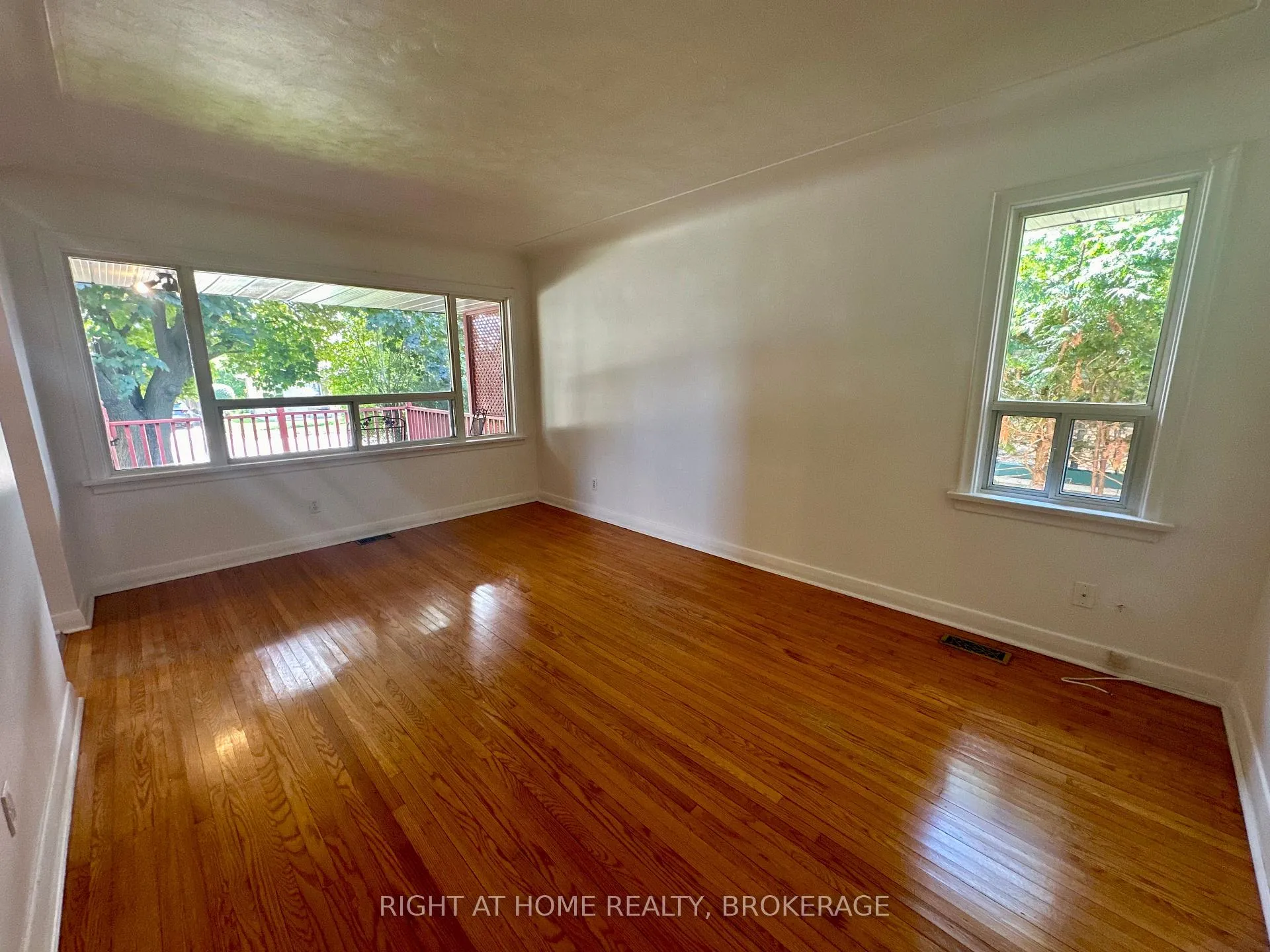 Photo 10 of 15 Cornell Avenue, Kitchener — HOMEH