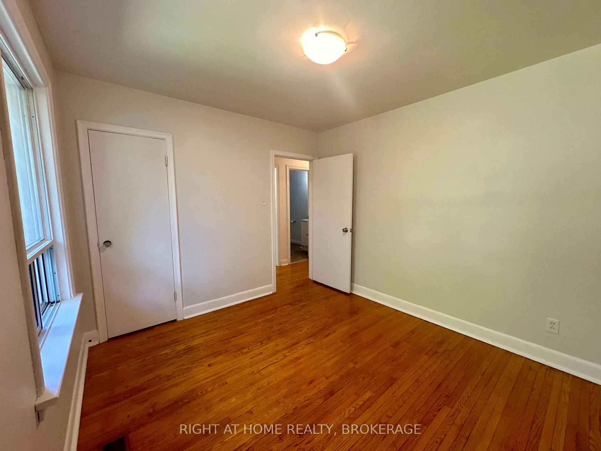 Photo 11 of 15 Cornell Avenue, Kitchener — HOMEH