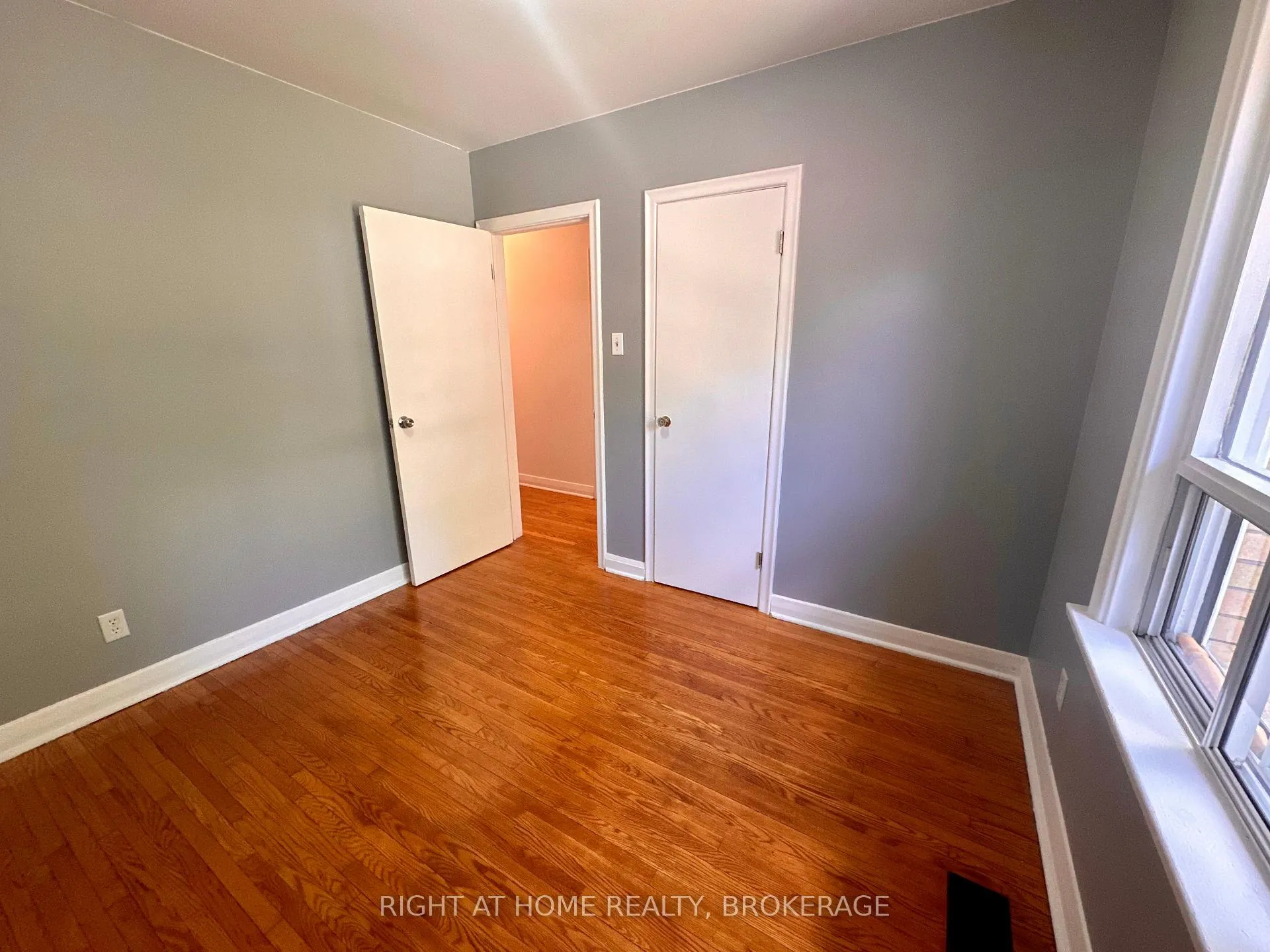 Photo 14 of 15 Cornell Avenue, Kitchener — HOMEH
