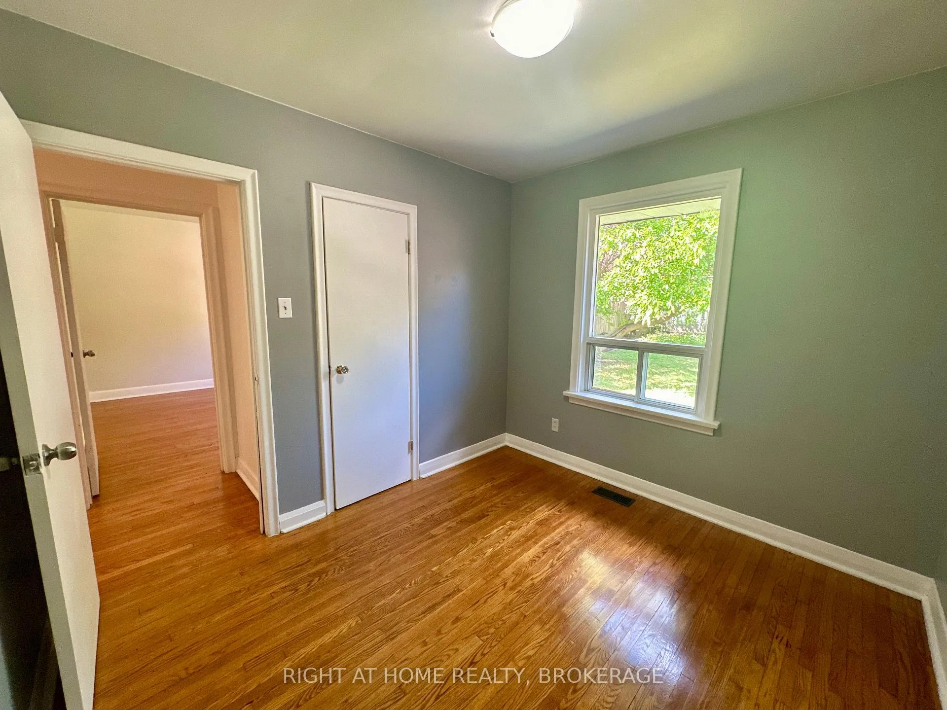 Photo 15 of 15 Cornell Avenue, Kitchener — HOMEH