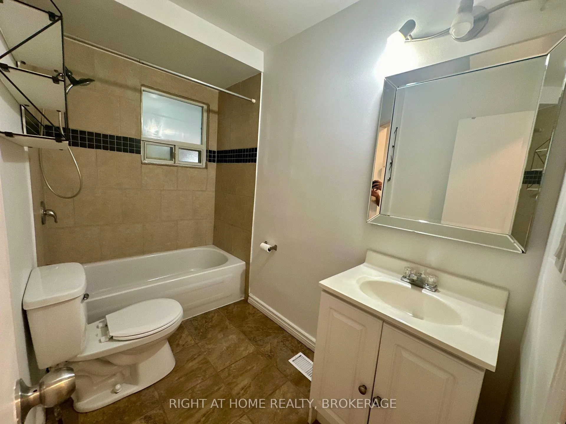 Photo 16 of 15 Cornell Avenue, Kitchener — HOMEH