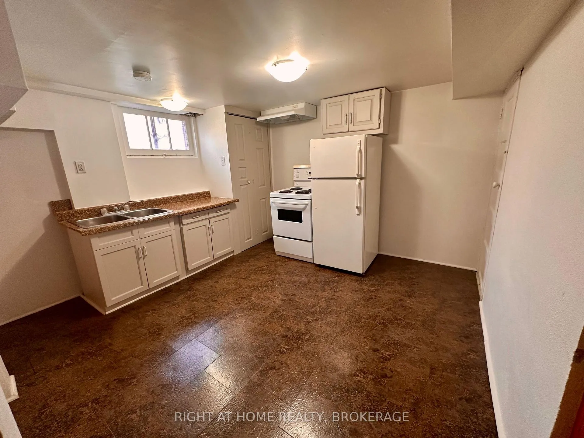 Photo 17 of 15 Cornell Avenue, Kitchener — HOMEH