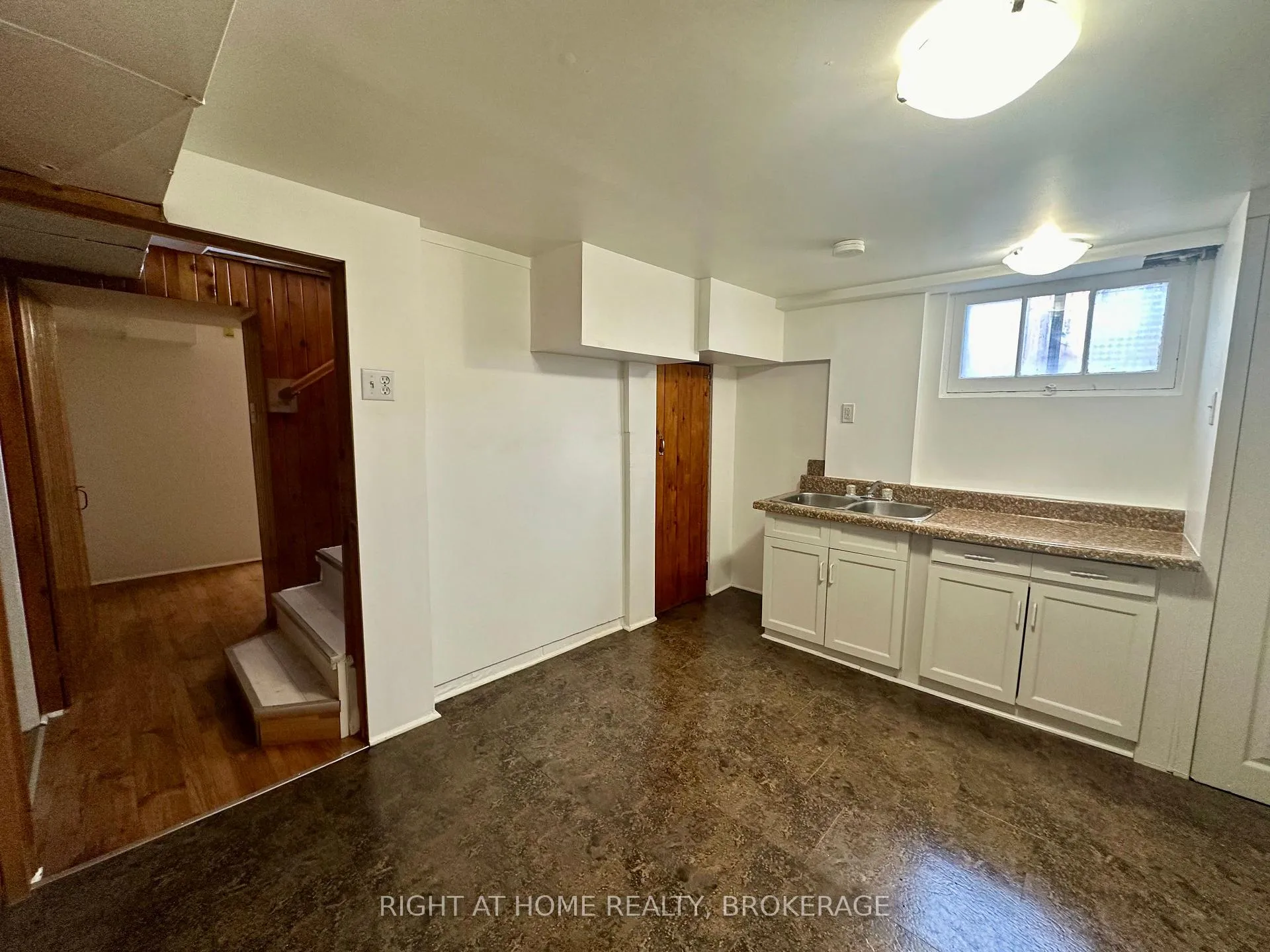 Photo 18 of 15 Cornell Avenue, Kitchener — HOMEH
