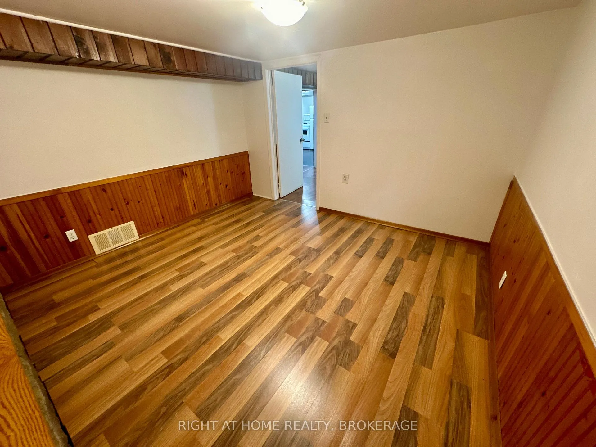 Photo 22 of 15 Cornell Avenue, Kitchener — HOMEH