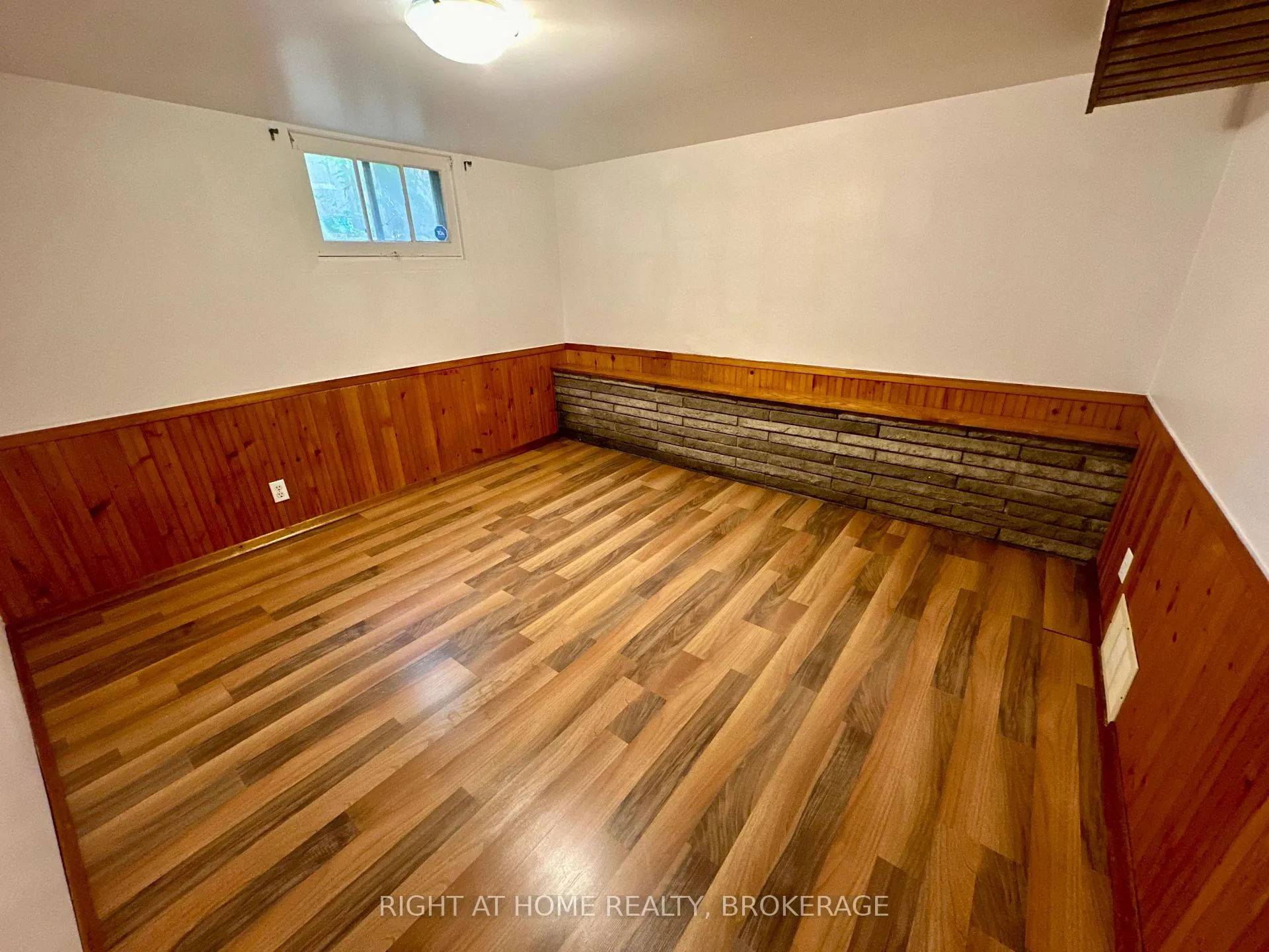 Photo 23 of 15 Cornell Avenue, Kitchener — HOMEH