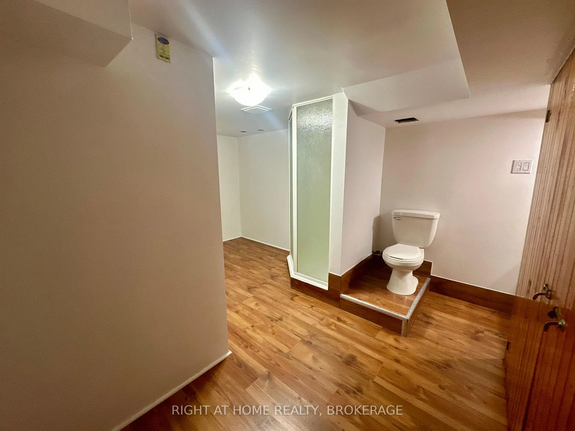 Photo 25 of 15 Cornell Avenue, Kitchener — HOMEH