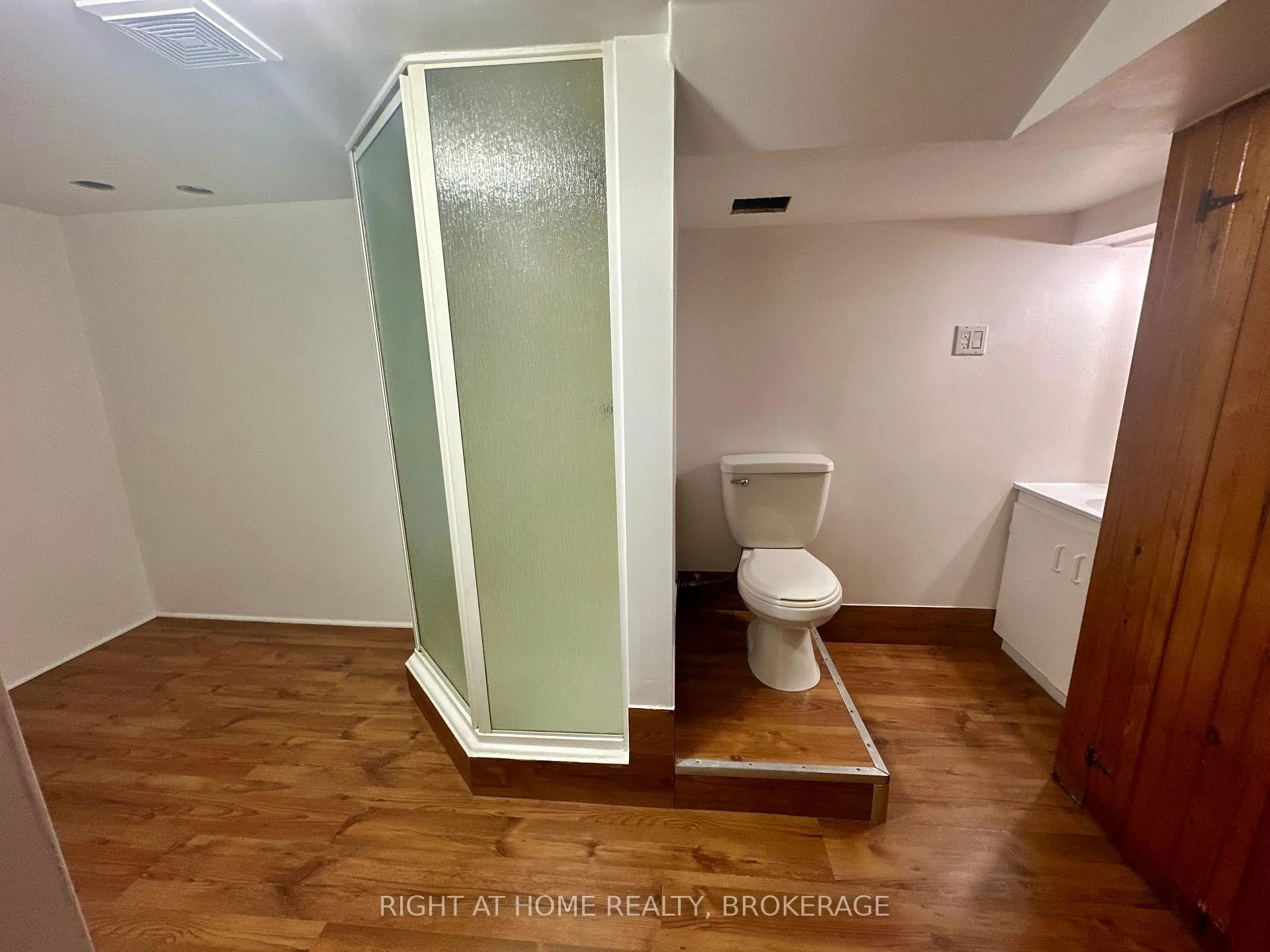 Photo 26 of 15 Cornell Avenue, Kitchener — HOMEH