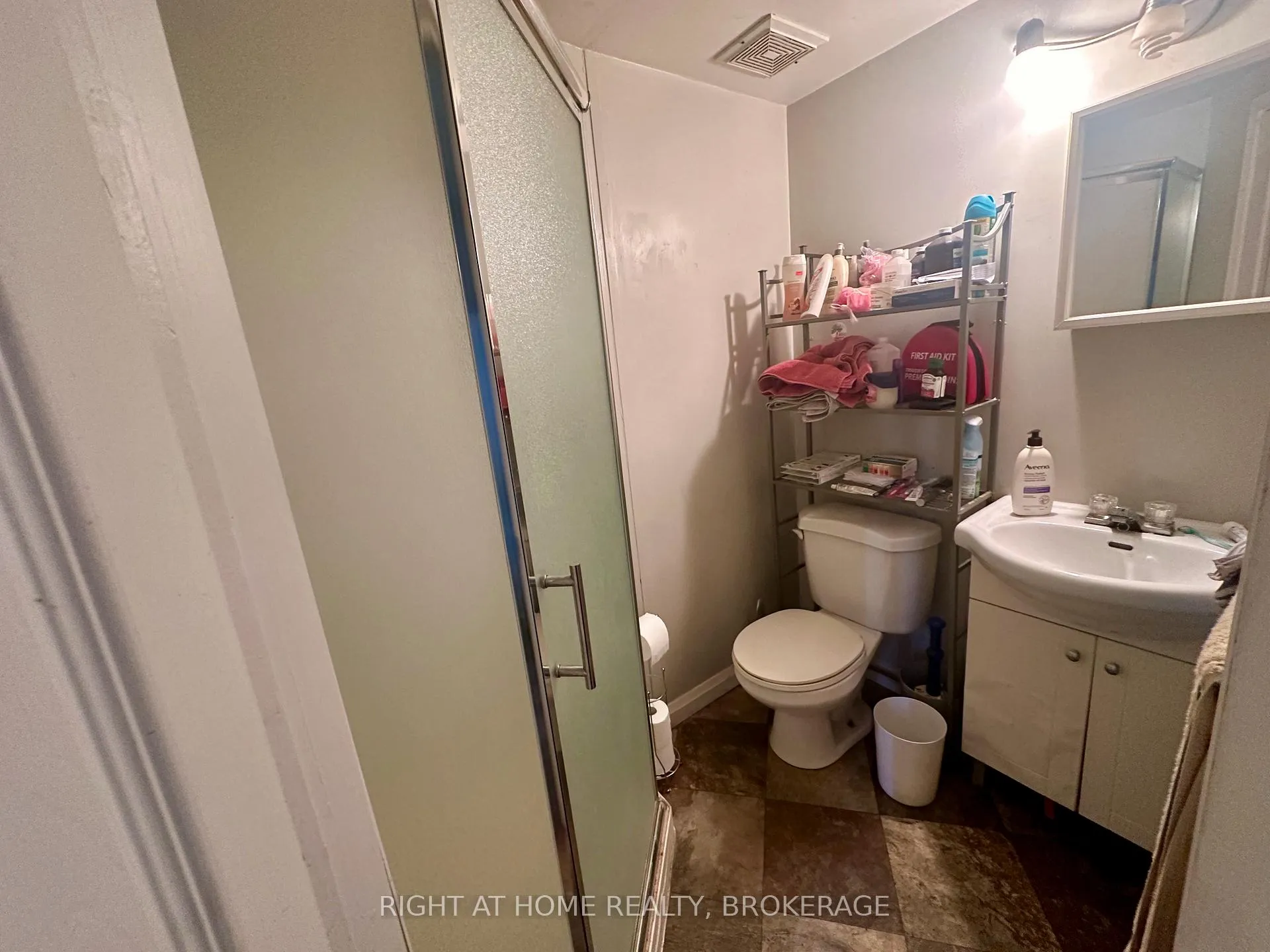 Photo 32 of 15 Cornell Avenue, Kitchener — HOMEH