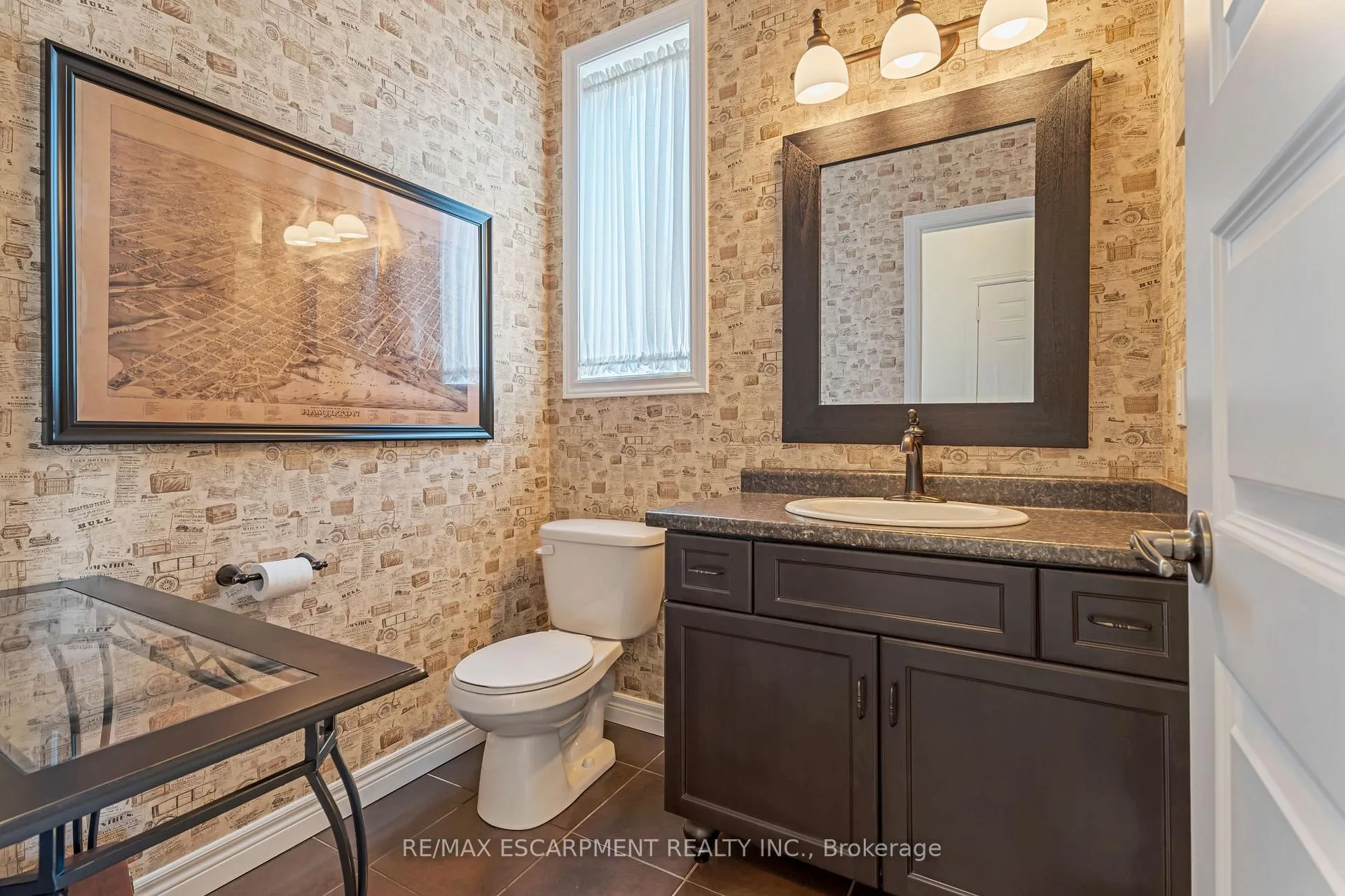 Photo 8 of 60 Garinger Crescent, Hamilton, Binbrook — HOMEH