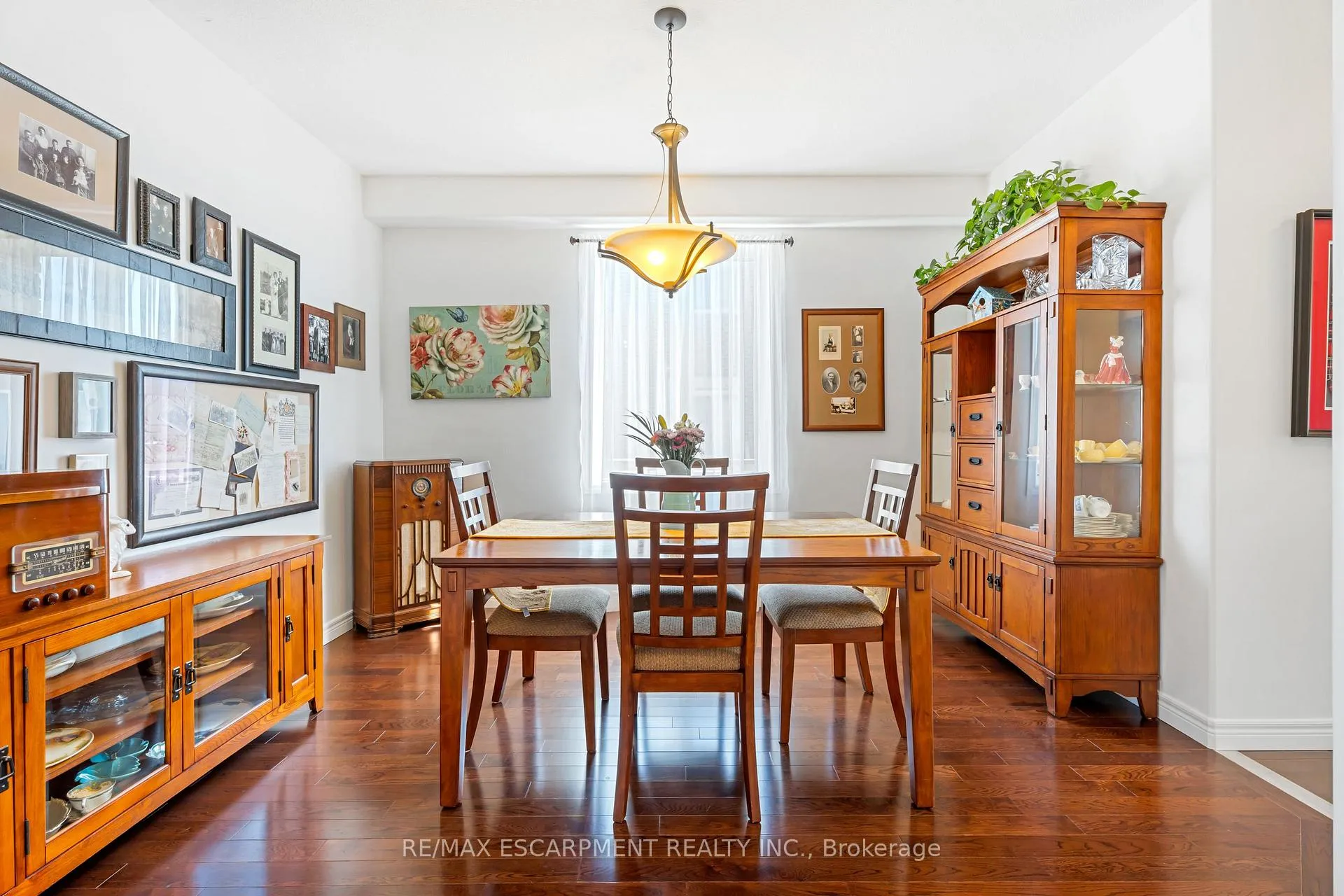 Photo 10 of 60 Garinger Crescent, Hamilton, Binbrook — HOMEH