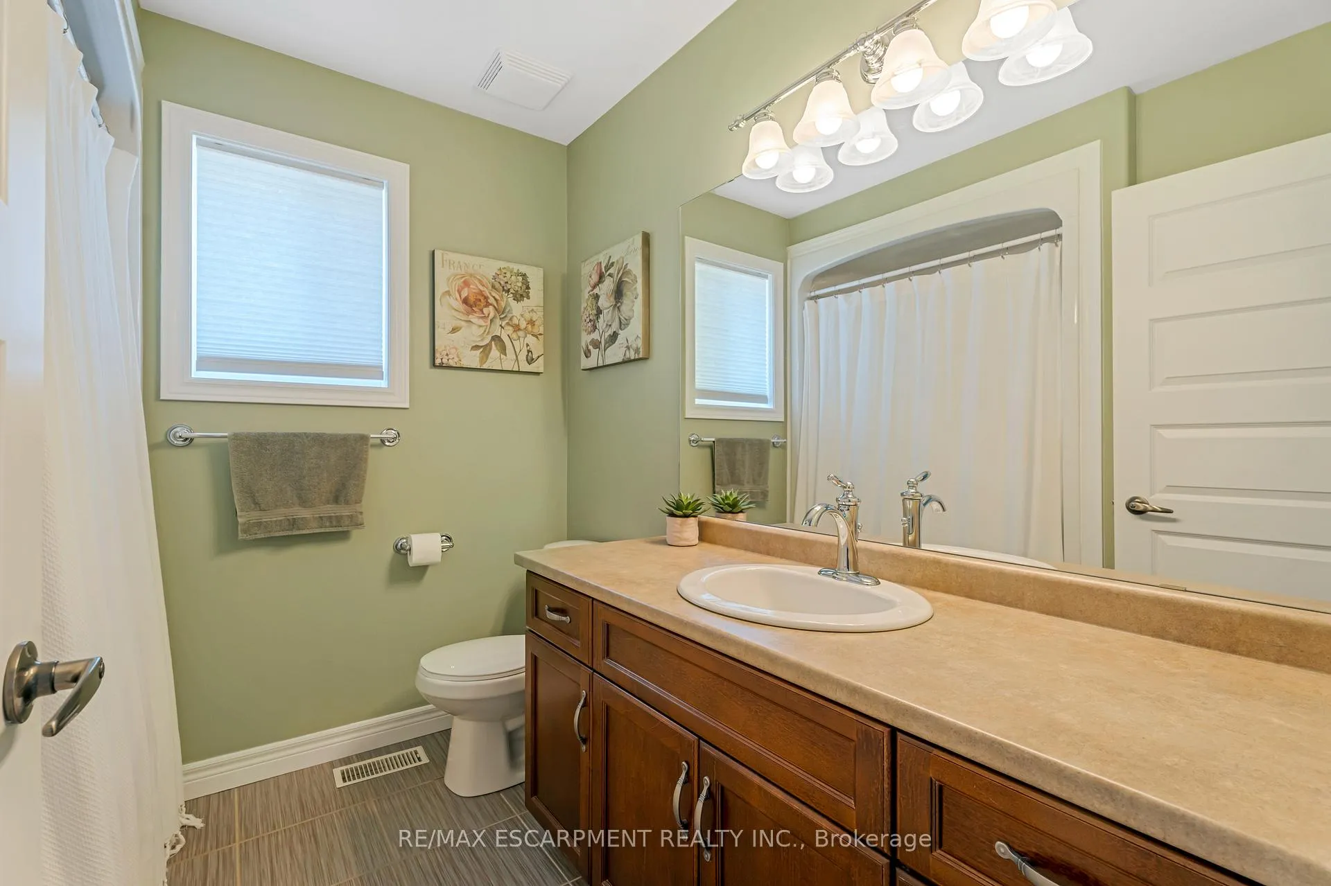 Photo 29 of 60 Garinger Crescent, Hamilton, Binbrook — HOMEH