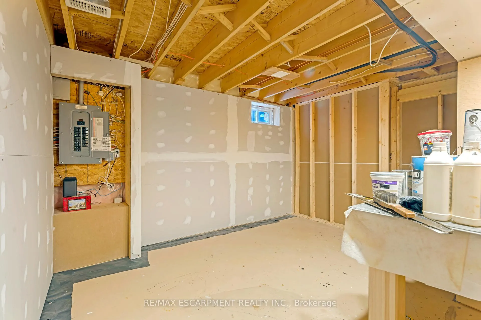 Photo 37 of 60 Garinger Crescent, Hamilton, Binbrook — HOMEH