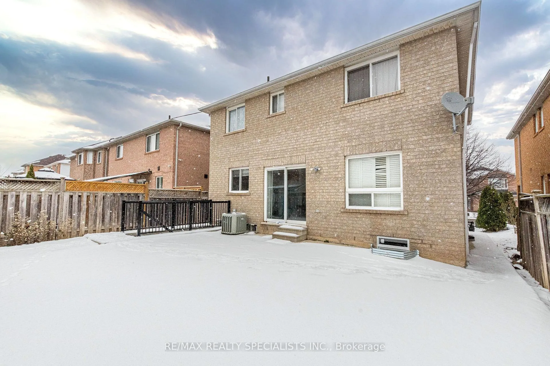 Photo 23 of 74 Brisdale Drive W, Brampton, Northwest Brampton — HOMEH