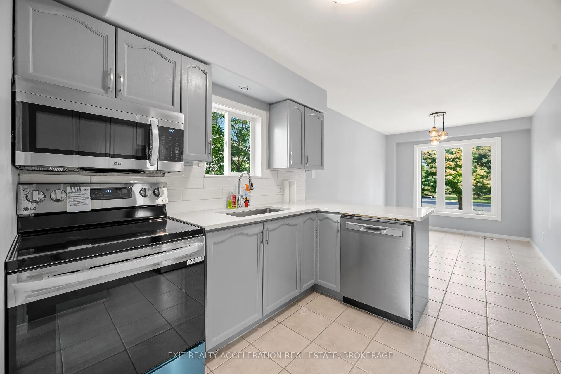 Photo 8 of 1318 Brackenwood Crescent, Kingston, City Northwest — HOMEH