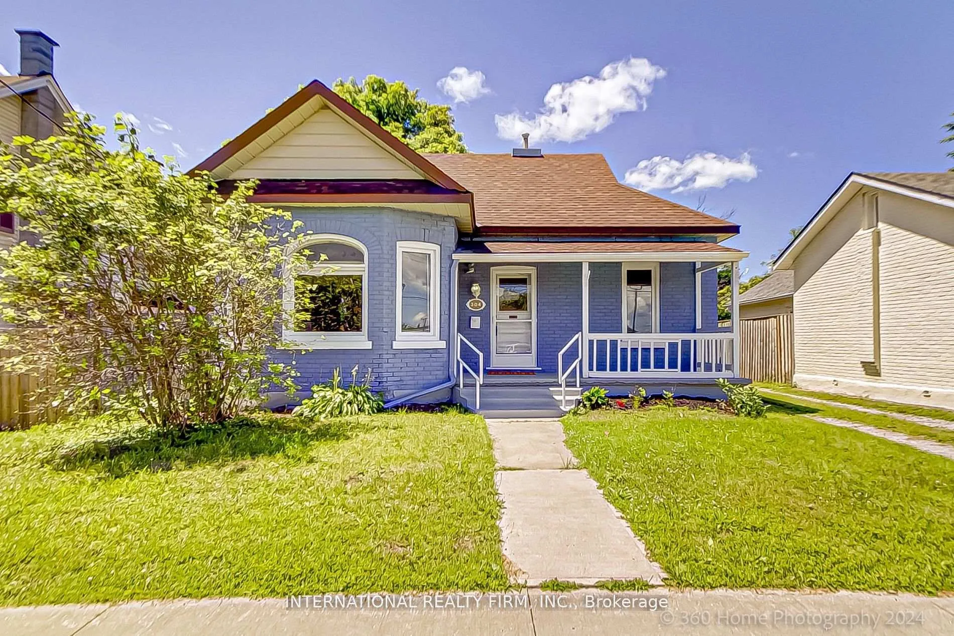 Front of 304 Innisfil Street
