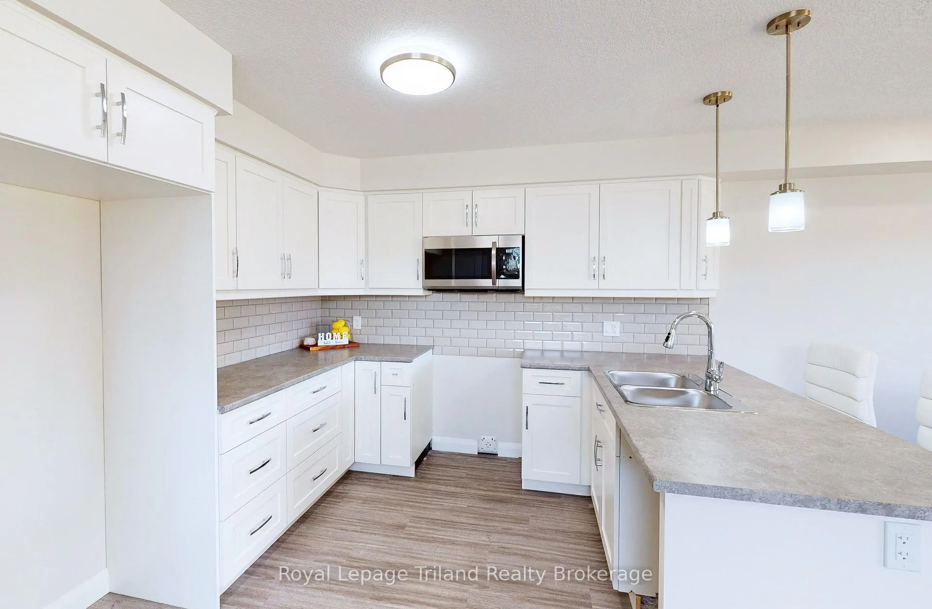 Photo 4 of Unit Unit A, 137 Wimpole Street, West Perth, Mitchell — HOMEH