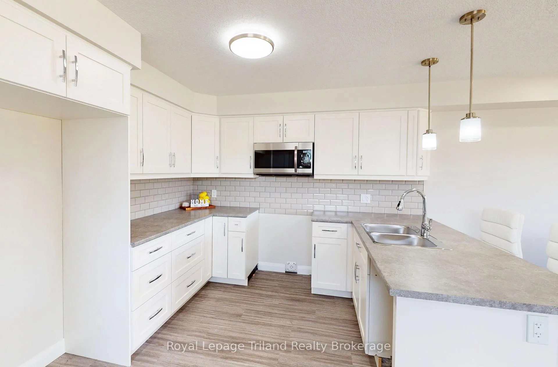 Photo 5 of Unit Unit A, 137 Wimpole Street, West Perth, Mitchell — HOMEH