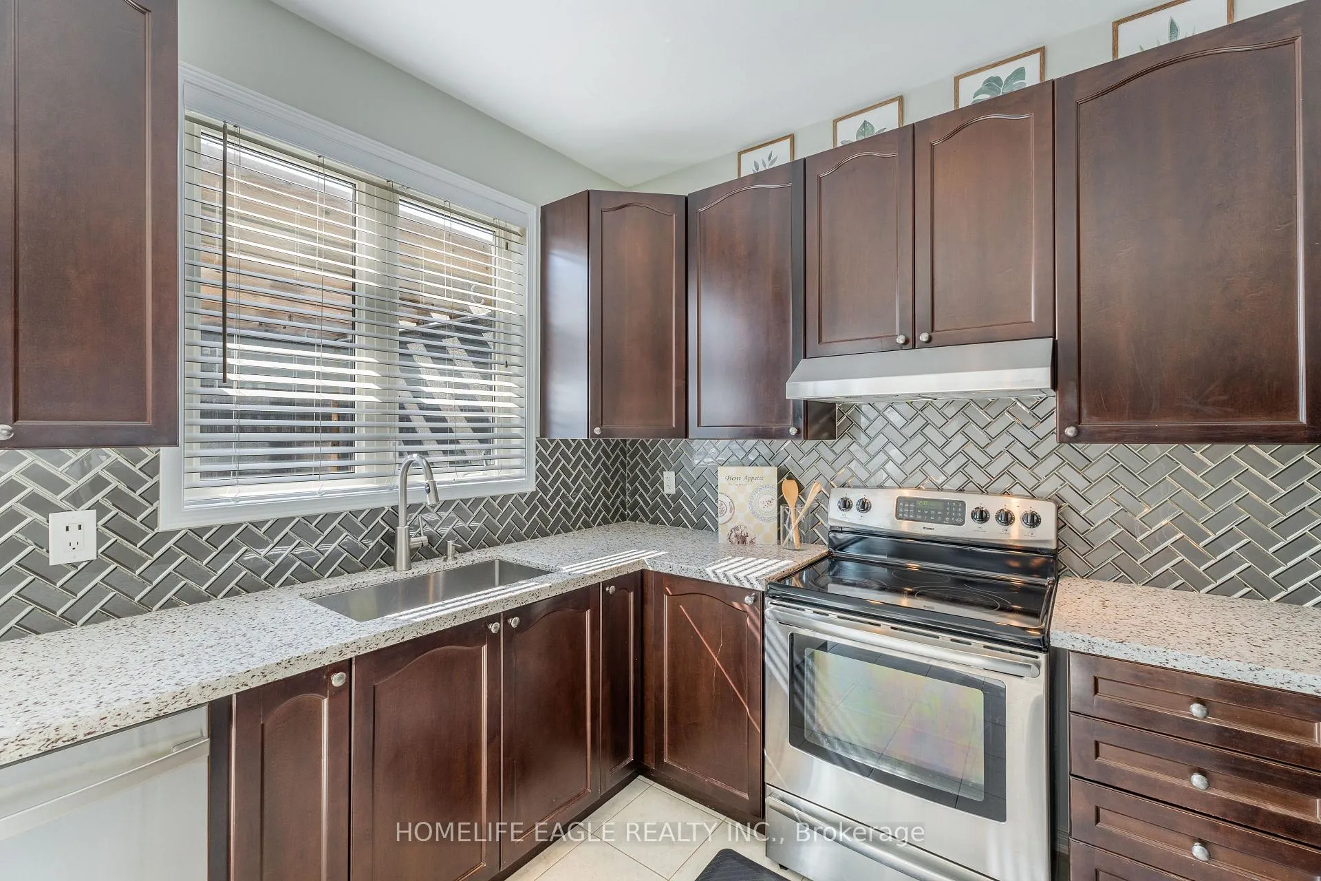 Photo 12 of 91 Eclipse Place, Oshawa, Windfields — HOMEH