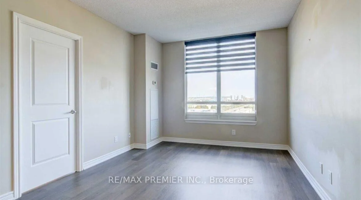 Photo 10 of Unit 1612, 9245 Jane Street, Vaughan, Maple — HOMEH