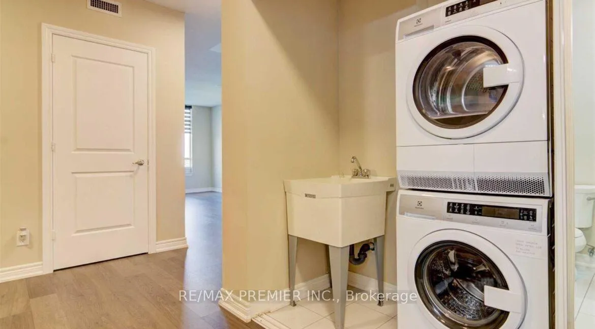 Photo 14 of Unit 1612, 9245 Jane Street, Vaughan, Maple — HOMEH