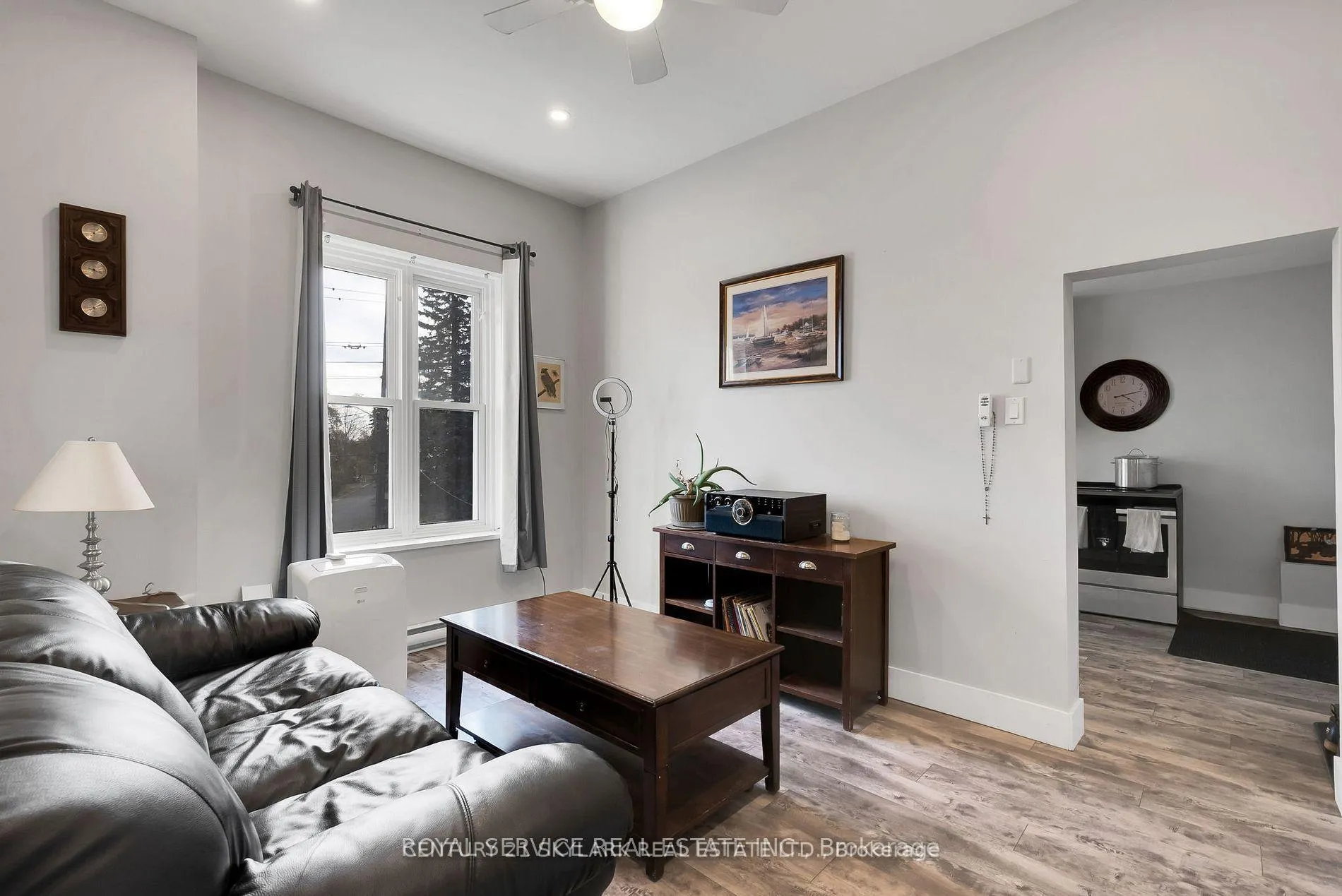 Photo 5 of Unit 3, 8 Wellington Street, Clarington, Bowmanville — HOMEH