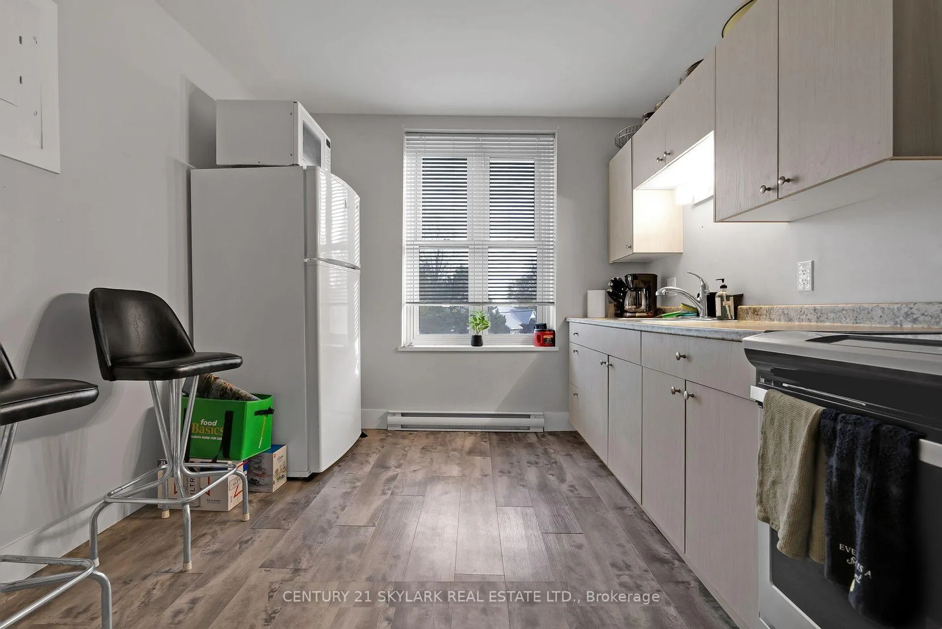 Photo 6 of Unit 3, 8 Wellington Street, Clarington, Bowmanville — HOMEH