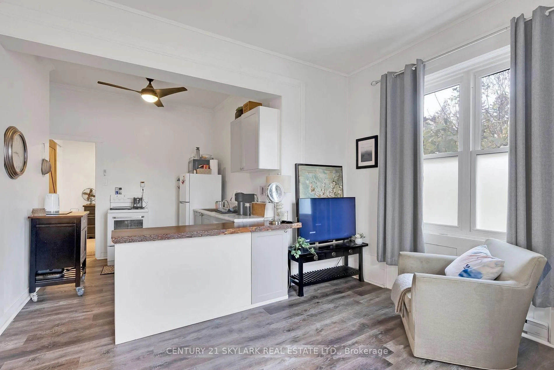 Photo 7 of Unit 3, 8 Wellington Street, Clarington, Bowmanville — HOMEH