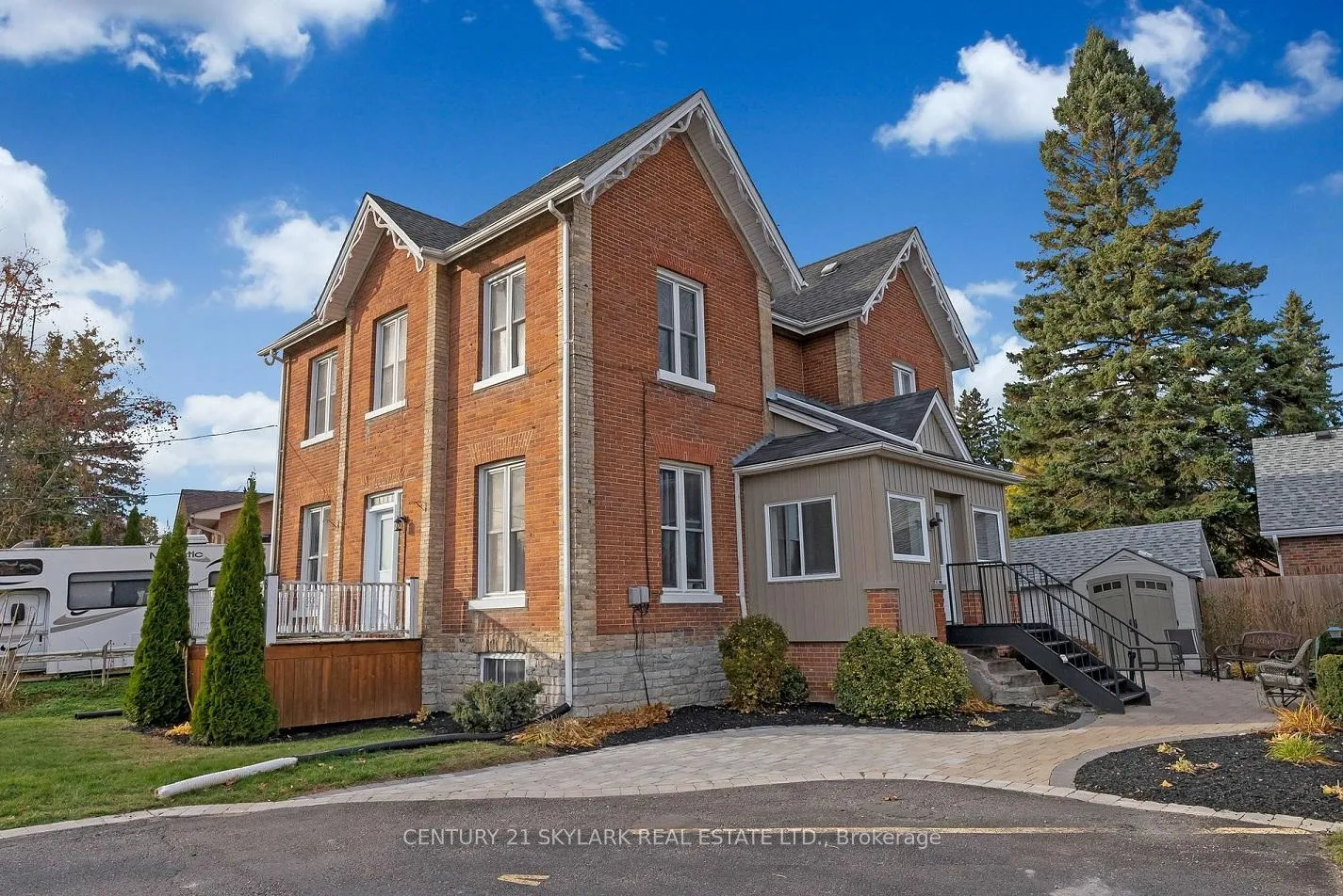 Photo 10 of Unit 3, 8 Wellington Street, Clarington, Bowmanville — HOMEH