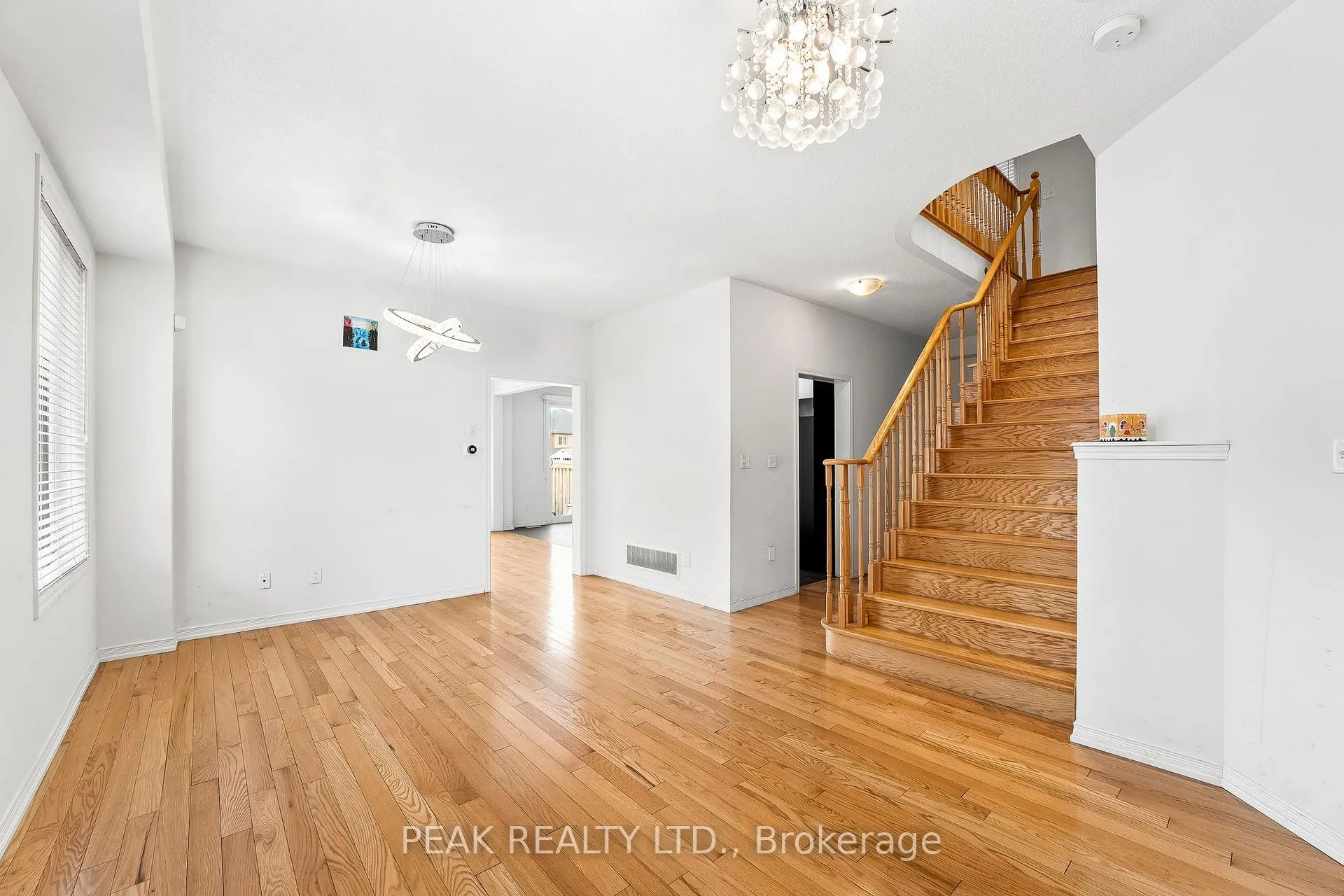 Photo 3 of 2425 Dress Circle Crescent, Oshawa, Windfields — HOMEH
