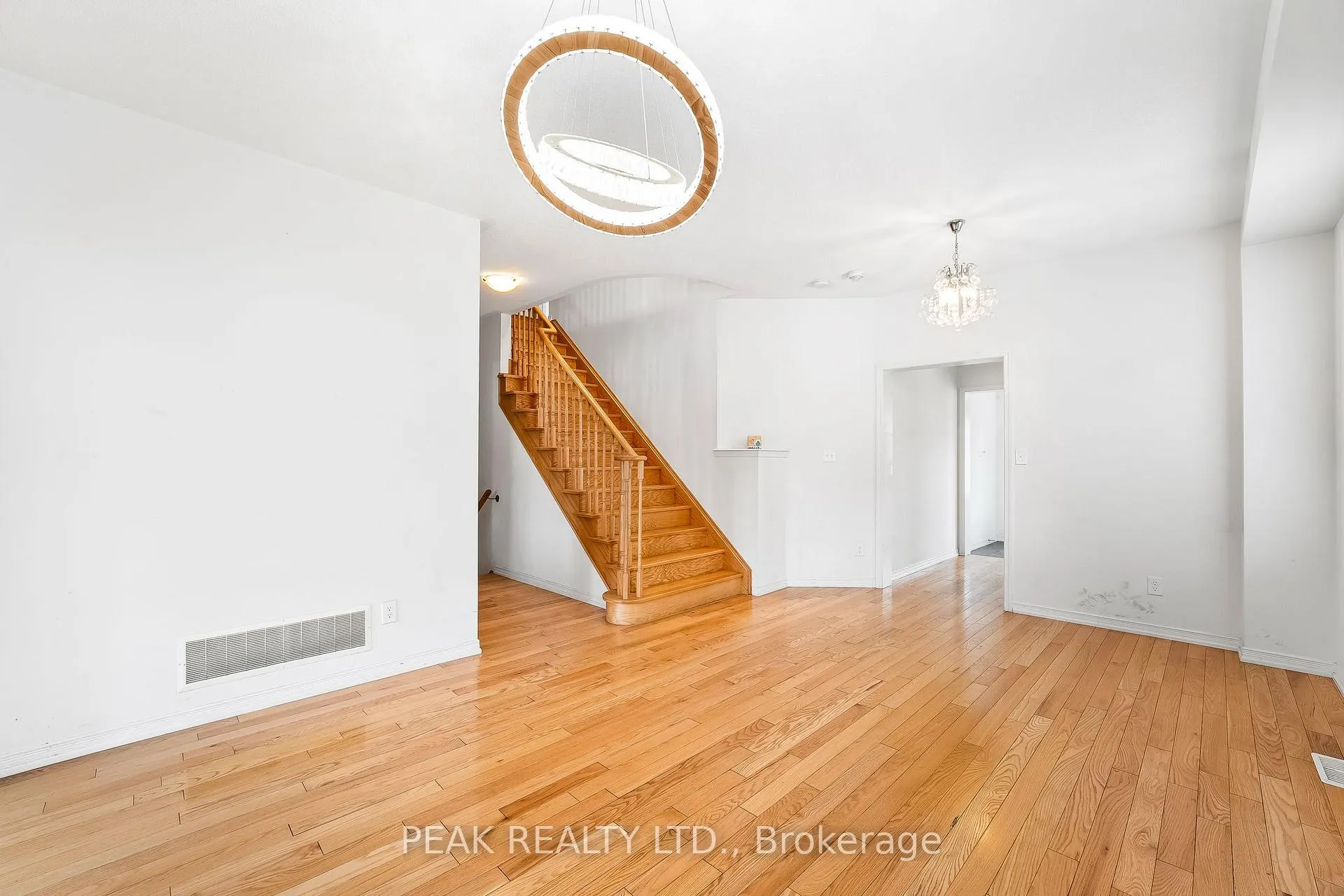 Photo 5 of 2425 Dress Circle Crescent, Oshawa, Windfields — HOMEH