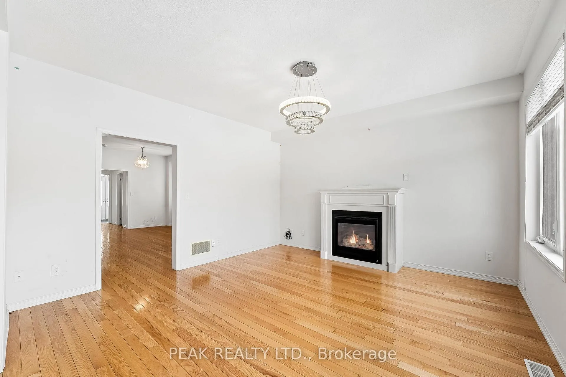 Photo 7 of 2425 Dress Circle Crescent, Oshawa, Windfields — HOMEH